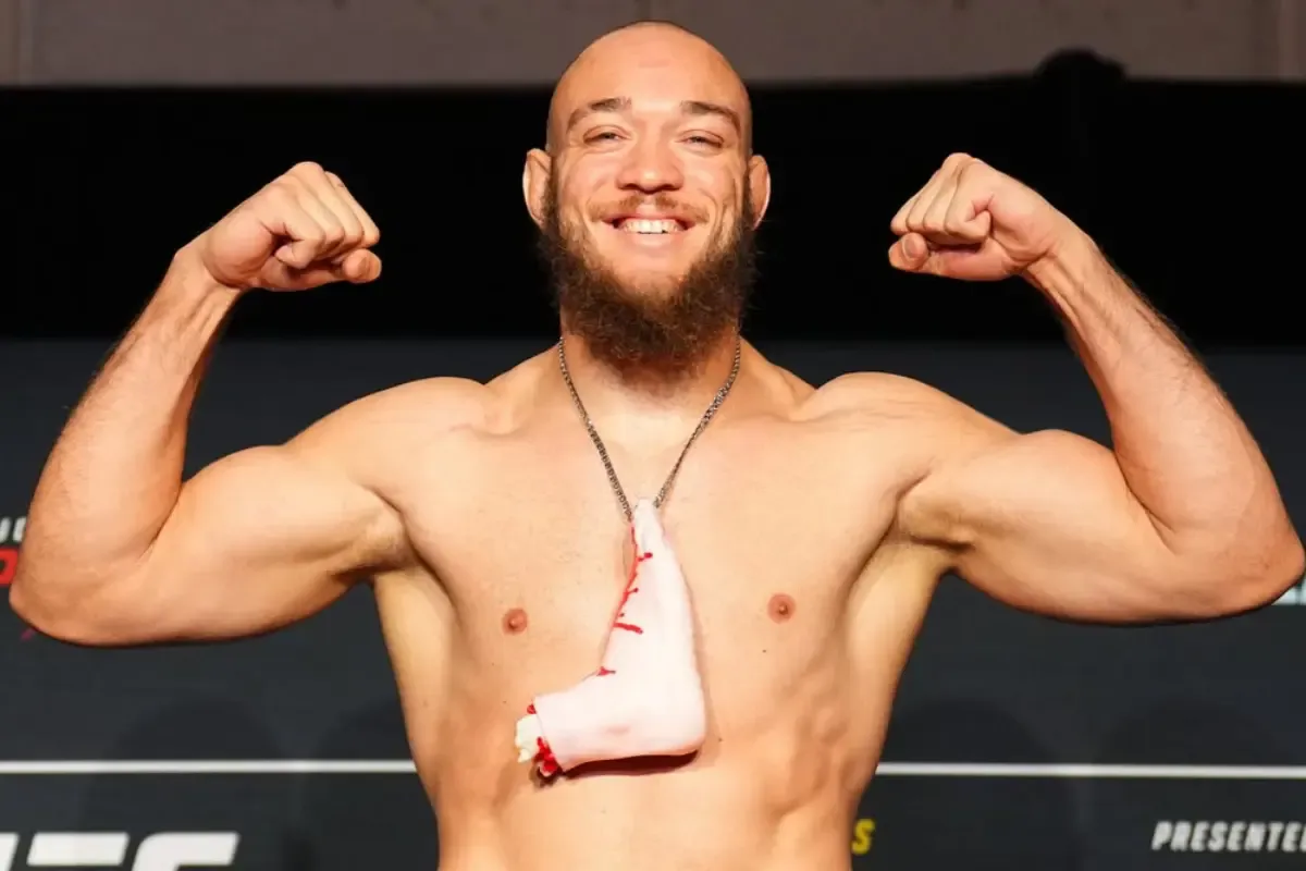 Valter Walker mira em Ronda Rousey para cravar recorde inédito no UFC com chaves de calcanhar