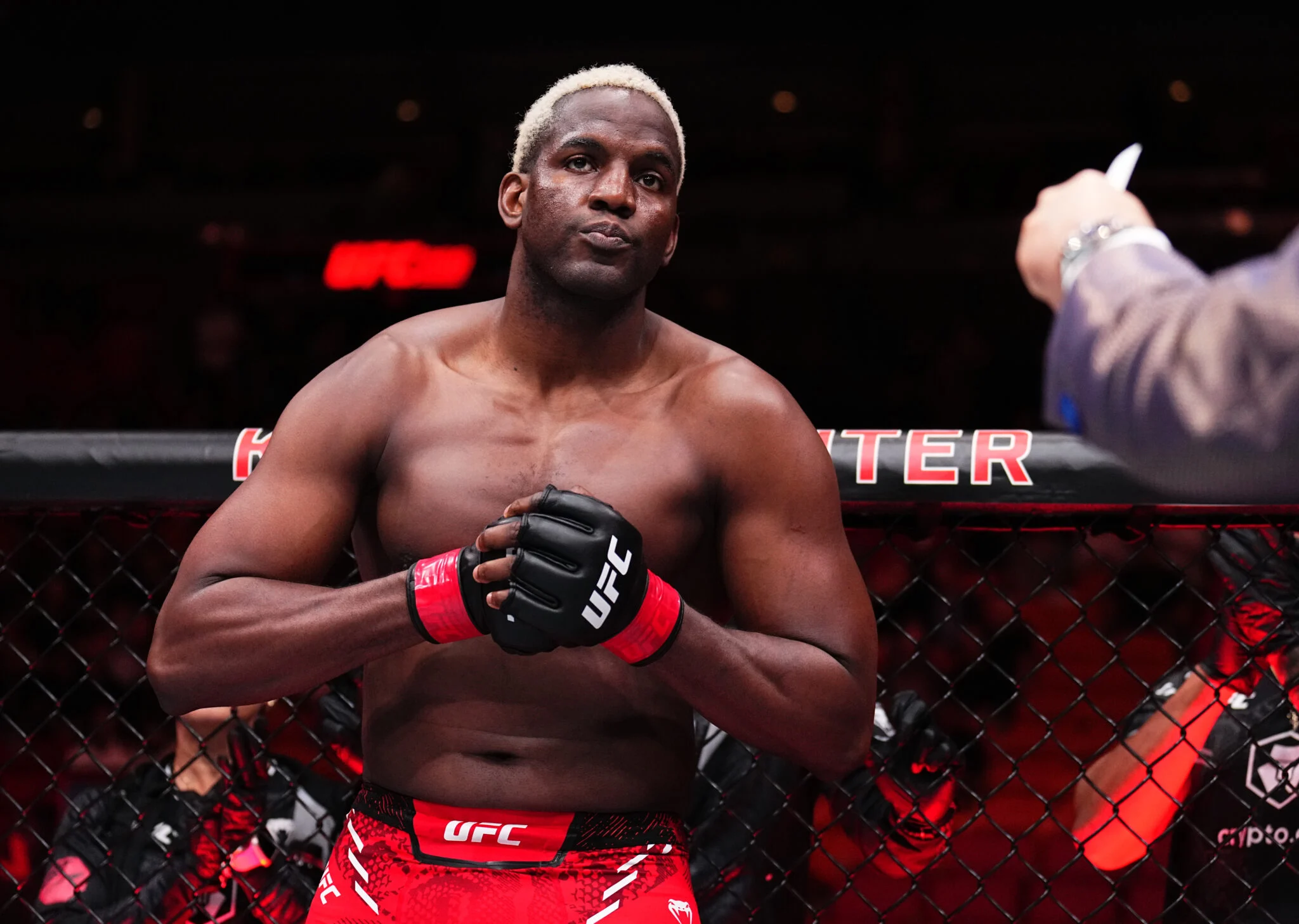 UFC Recontrata Robelis Despaigne, o ‘Gigante’ de 2,01m, Após Nocaute Estelar em Card da Netflix de Ronda Rousey e Possível Luta com Ngannou
