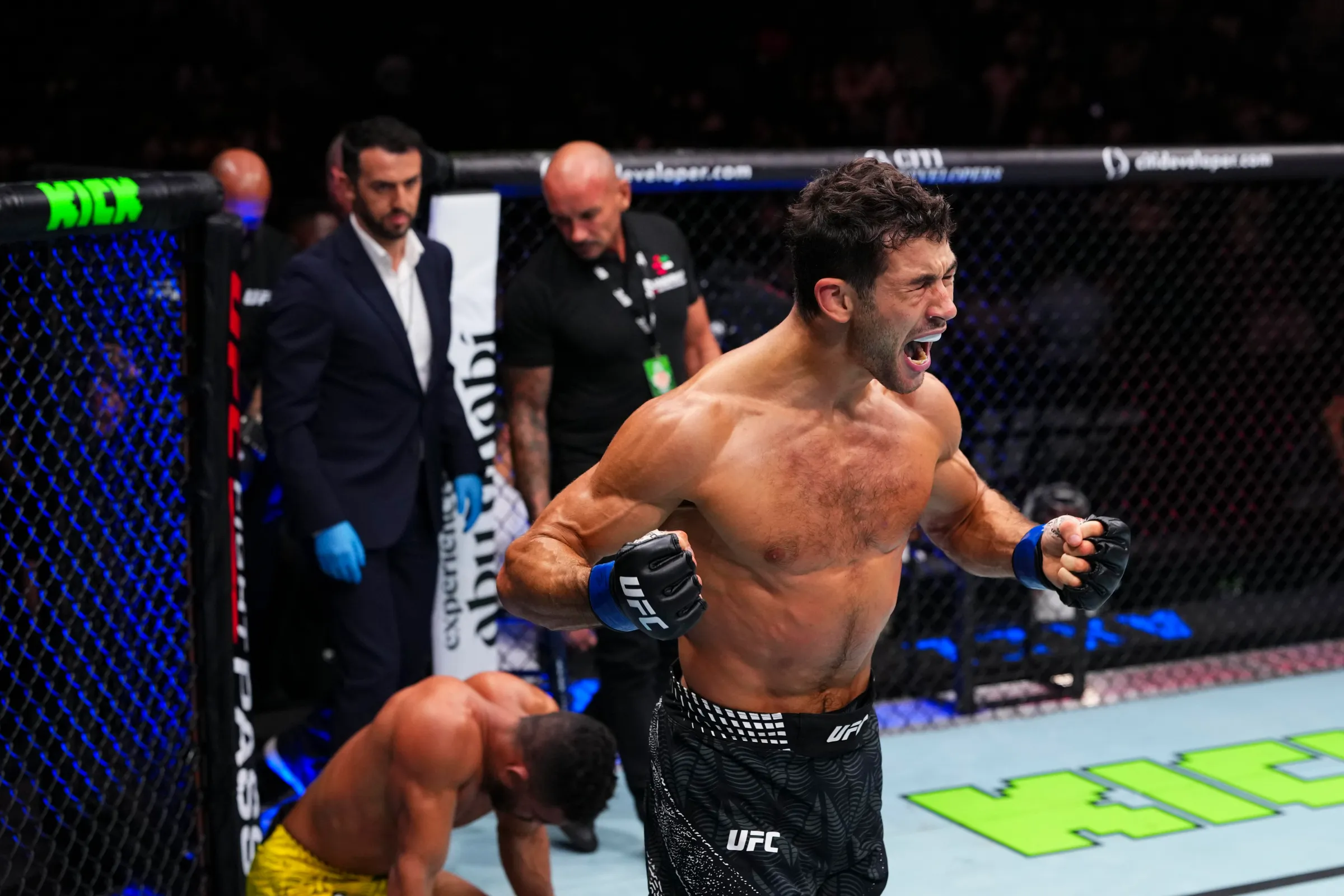 Axel Sola Brilha com Finalização Espetacular: D’Arce Choke Garante Vitória Rápida no UFC Abu Dhabi e Surpreende Fãs de MMA