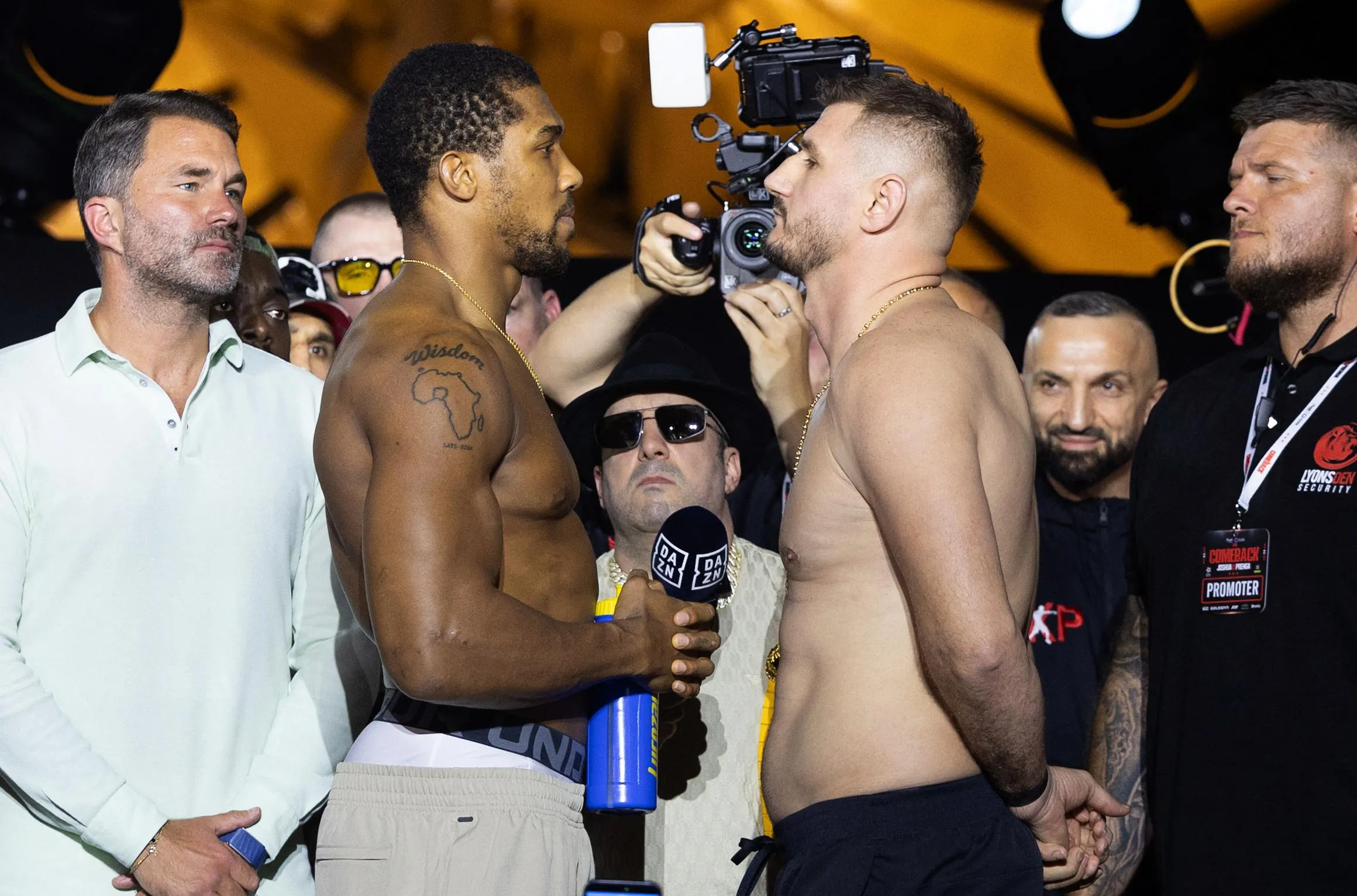 Joshua vs. Prenga: A Batalha dos Nocautes! Análise Completa, Horário e Onde Acompanhar AO VIVO a Luta Épica em Jeddah