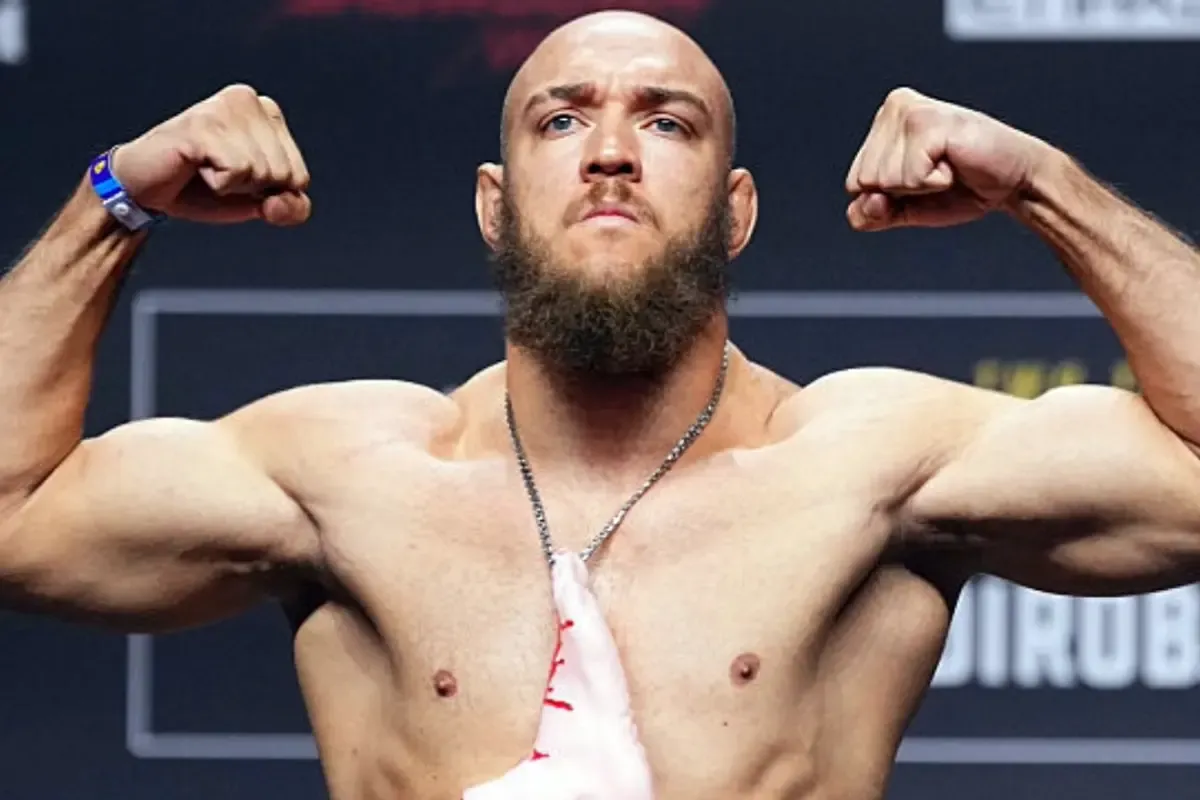 Valter Walker Vinga Poatan e Finaliza Herb Dean em Vídeo Viral nas Ruas de Moscou Após Vitória no UFC Abu Dhabi