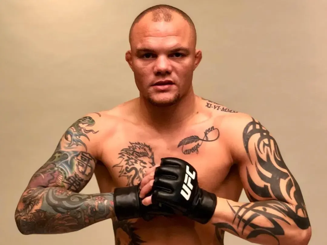Anthony Smith: Ex-lutador do UFC pode deixar prisão após juiz estipular fiança milionária de R$ 2,7 milhões por crimes graves