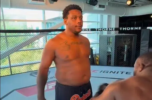 Jamahal Hill Vira Alvo de Piadas no UFC: Lendas Ironizam Forma Física do Lutador em Polêmica Mudança para os Pesos Pesados