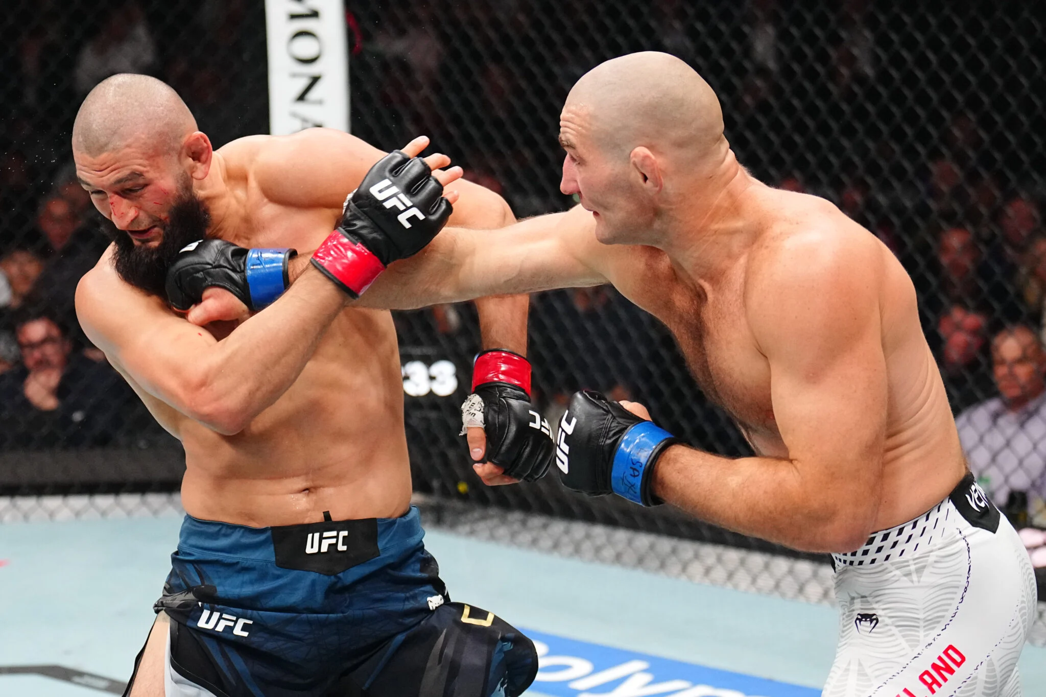 Khamzat Chimaev vira o jogo com provocações e Sean Strickland reconsidera revanche imediata no UFC peso-médio