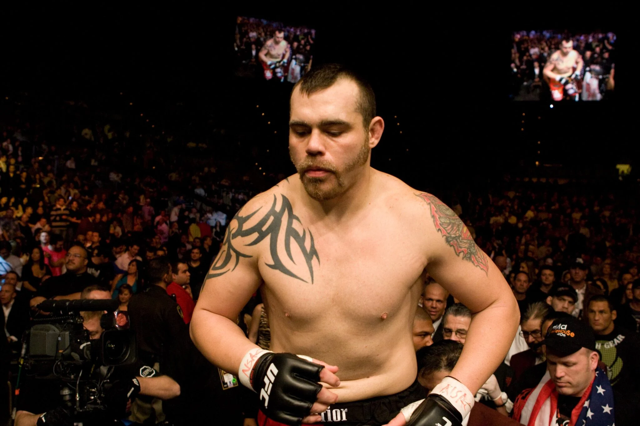 Tim Sylvia, Lenda do UFC, Choca Fãs com Transformação Corporal de Mais de 125 Libras: De 410 lbs na Aposentadoria para Perto do Peso de Luta