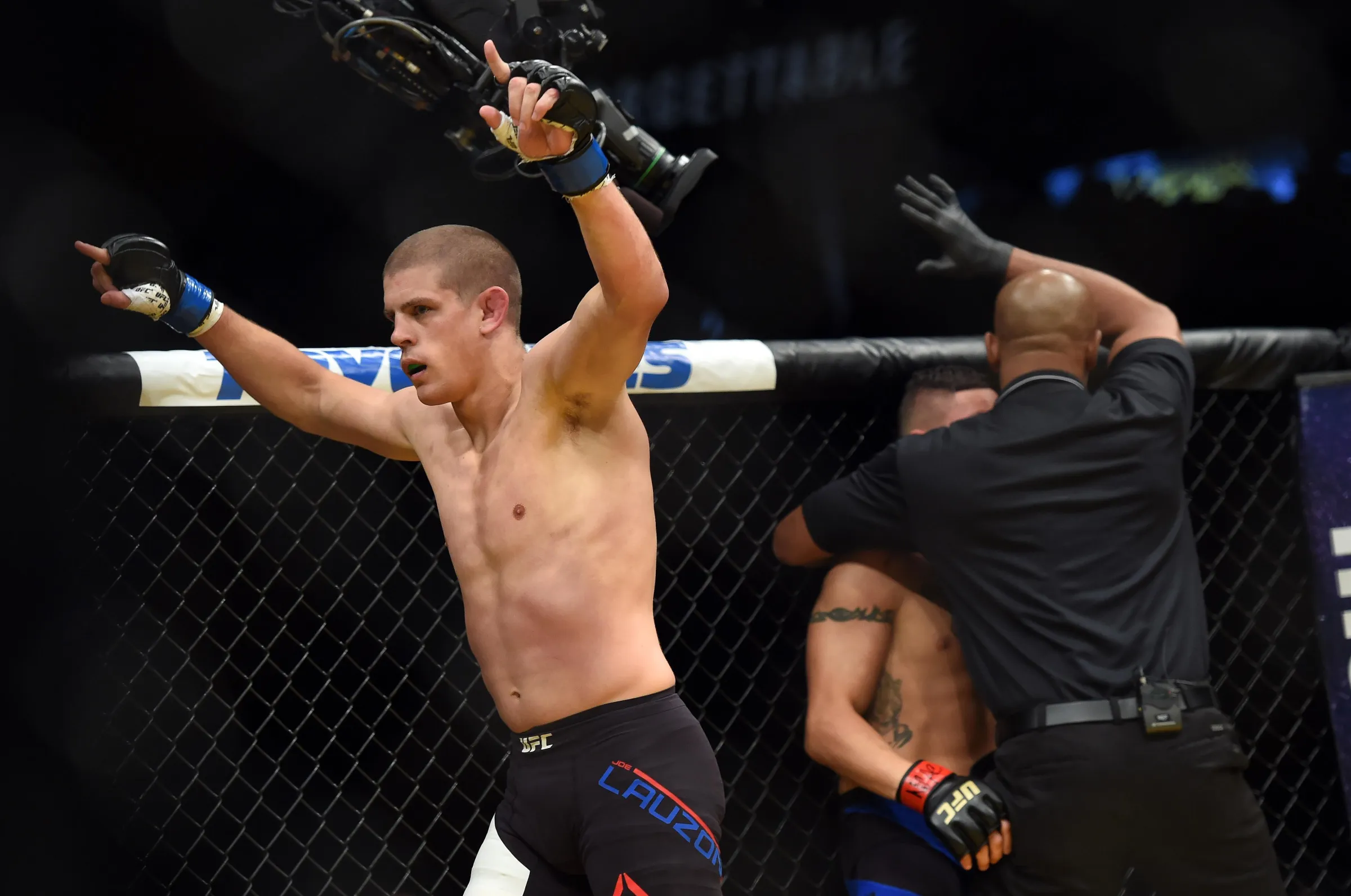Joe Lauzon Explica Retorno ao BKFC no Fenway Park, Revelando a Reação do UFC e Desmentindo Aposentadoria: ‘Não É Dinheiro, É a Oportunidade’
