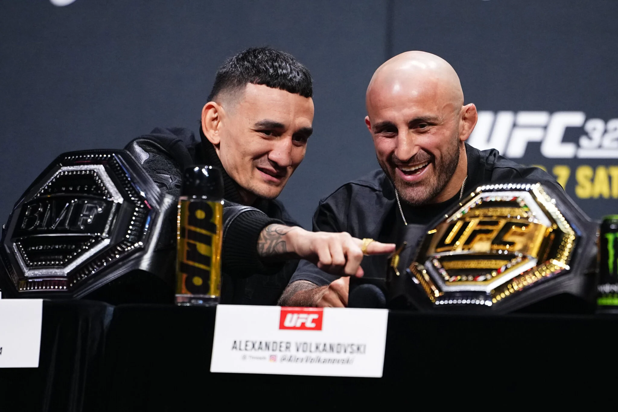 Alexander Volkanovski Revela Tática Crucial para Max Holloway Vencer Conor McGregor no UFC 329: ‘Estilo Antigo Pode Custar a Luta’