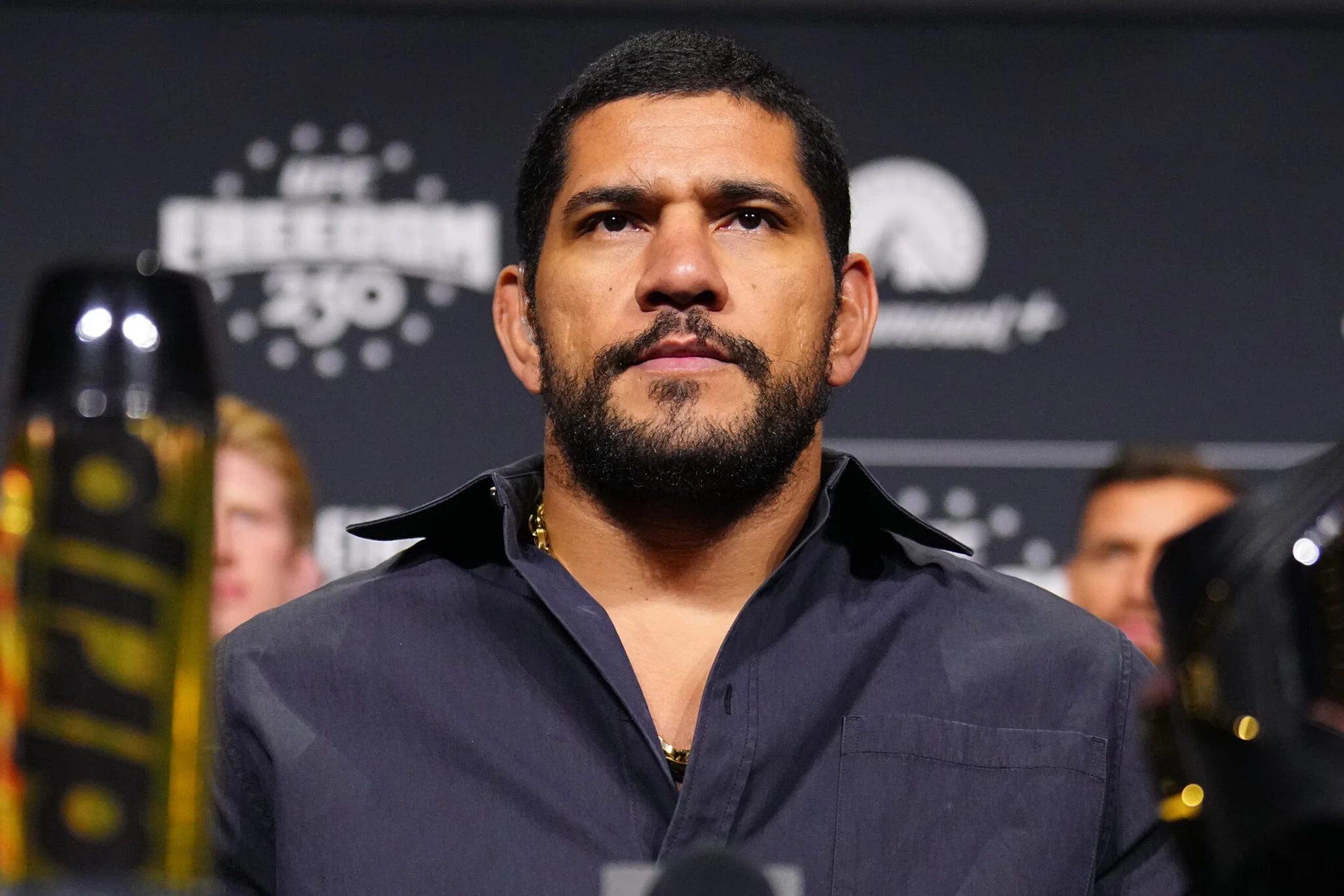 John McCarthy Alerta: Reações de Alex Pereira Após Derrota Podem Estar Danificando o Legado de ‘Poatan’ no UFC