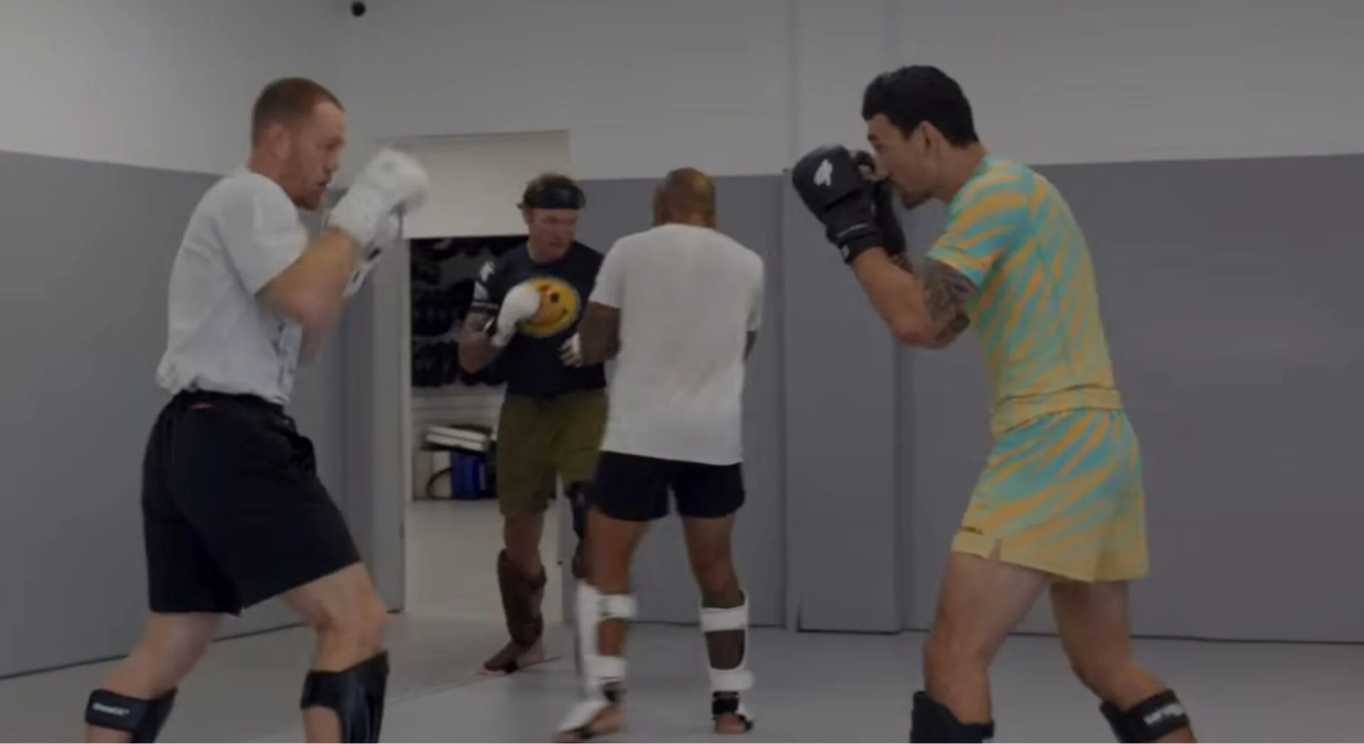 Conor McGregor Detona Treino de Max Holloway para UFC 329 com Ex-Campeão: “Time de Amadores Mickey Mouse”