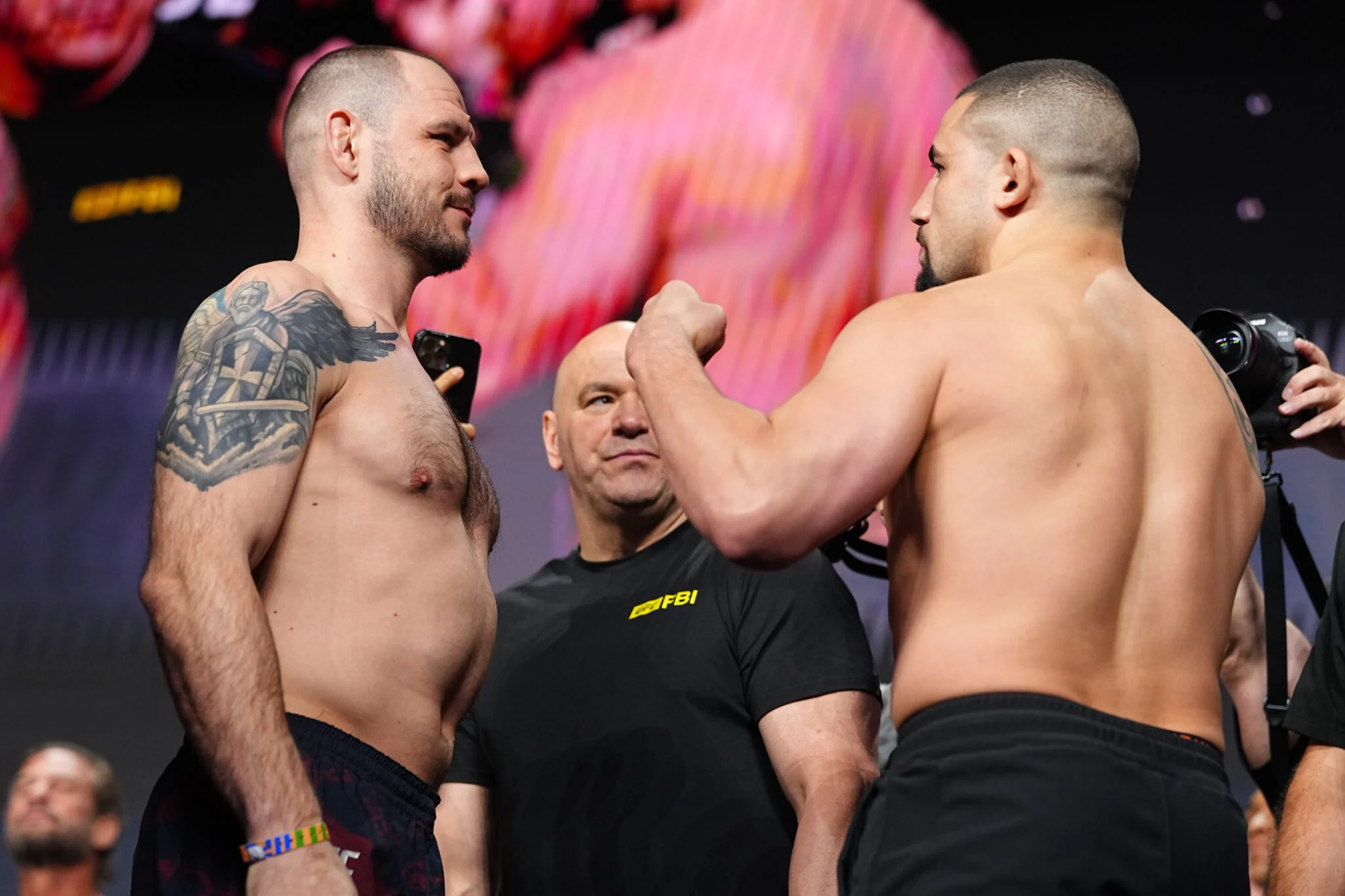 Robert Whittaker no Peso-Meio-Pesado: Face-Off com Nikita Krylov Alerta Fãs sobre Desvantagem de Tamanho no UFC 329