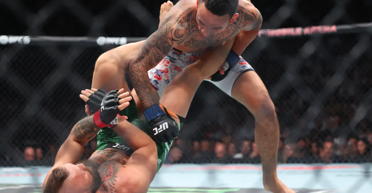 Max Holloway revela o que Conor McGregor disse a ele após lesão no joelho no UFC 329 e projeta trilogia em 2027
