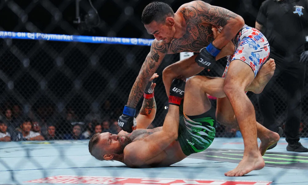 UFC 329: Max Holloway revela diálogo surpreendente com Conor McGregor sobre lesão no joelho e postura incomum antes do combate