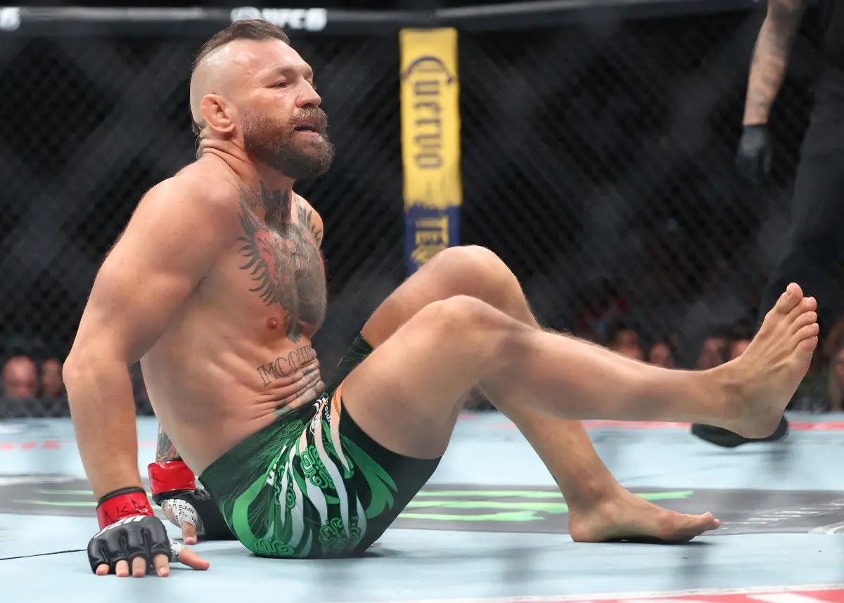 Lesão no UFC 329 Leva Conor McGregor à Mesa de Cirurgia, Mas Astro Já Projeta Retorno e Última Luta do Contrato