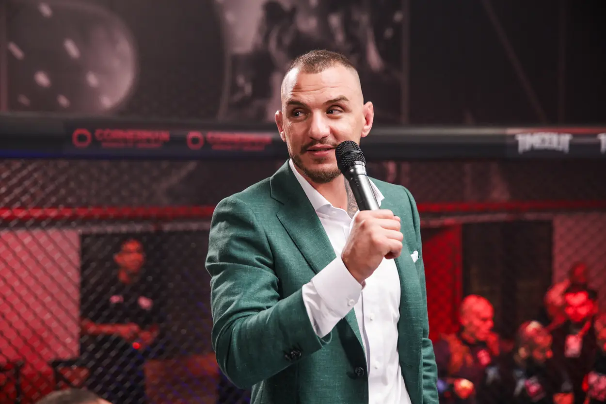Renato Moicano celebra efusivamente eliminação da França na Copa do Mundo de 2026 com ‘Se fud****!’, reacendendo a rivalidade no UFC