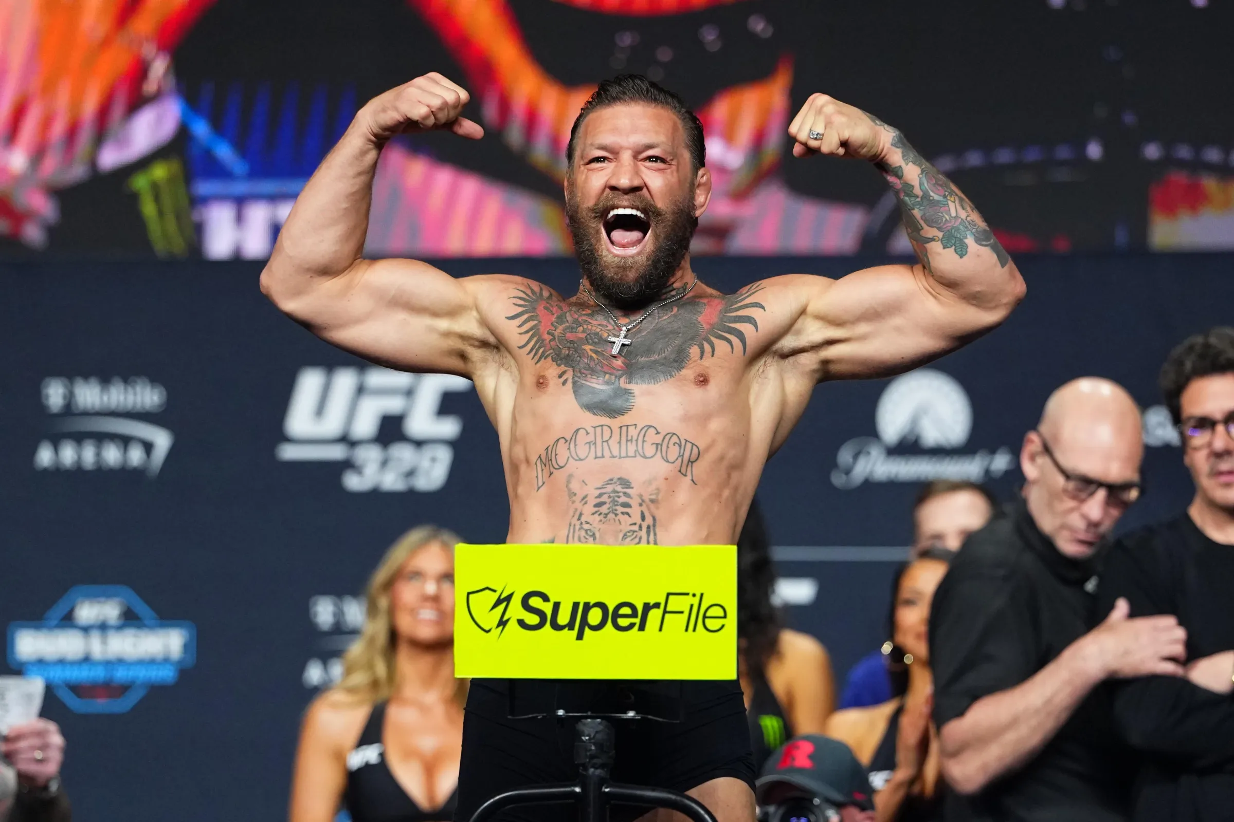 Conor McGregor surpreende fãs com vídeo otimista e promete retorno triunfal ao UFC após lesão na perna