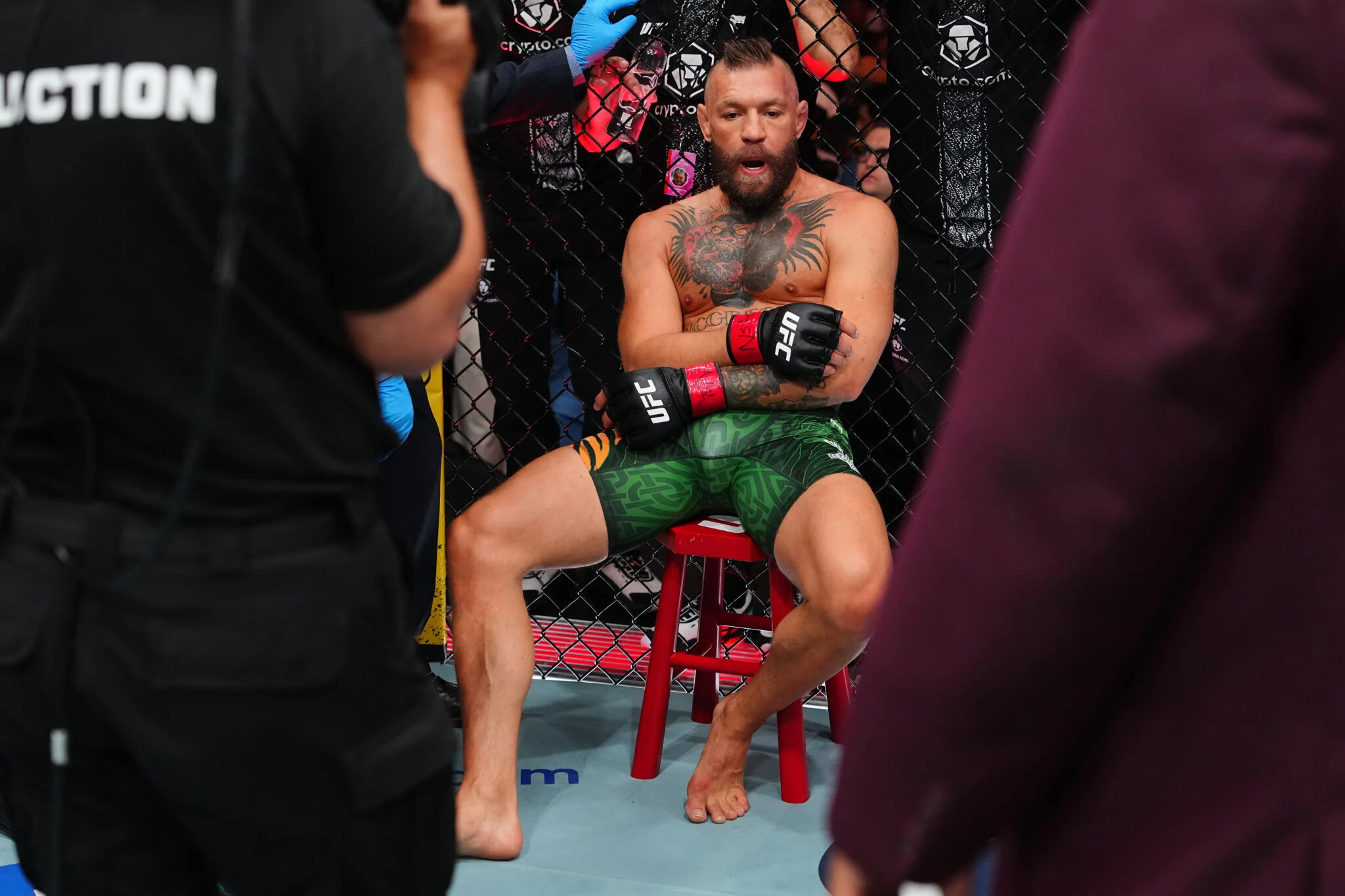 Conor McGregor Reafirma Retorno ao Octógono Após Lesão no UFC 329, e Médico Especialista Analisa Positivamente Sua Recuperação