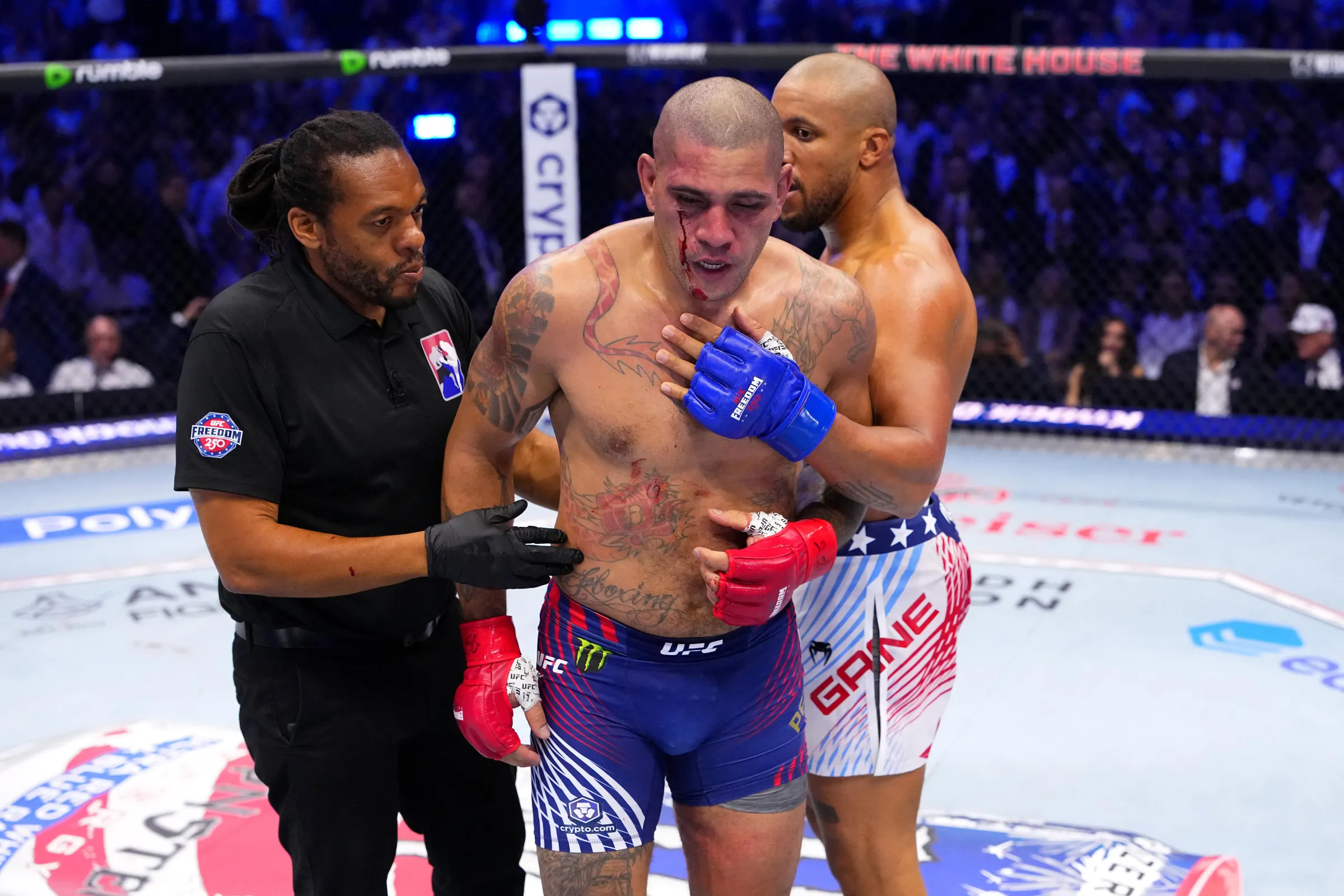 Alex Pereira reaviva polêmica com Herb Dean no UFC após demissão de atleta e declara: ‘Nosso esporte segue manchado’ por falhas na arbitragem