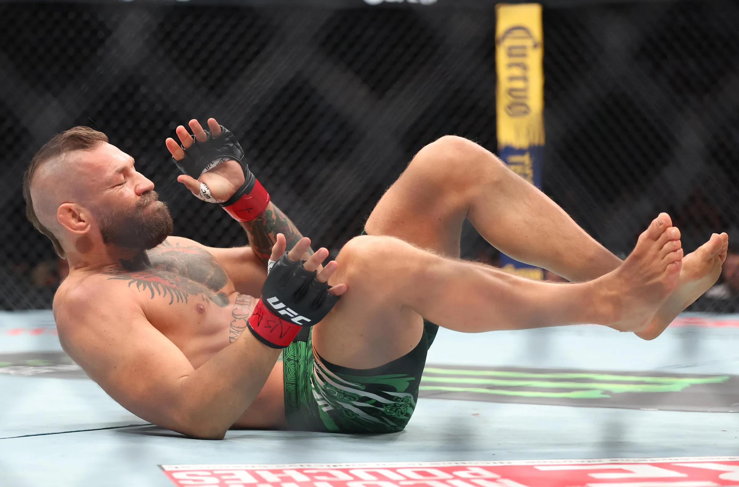 Conor McGregor Choca Fãs e Pede Anulação de Derrota para Max Holloway no UFC 329 Após Grave Lesão no Joelho