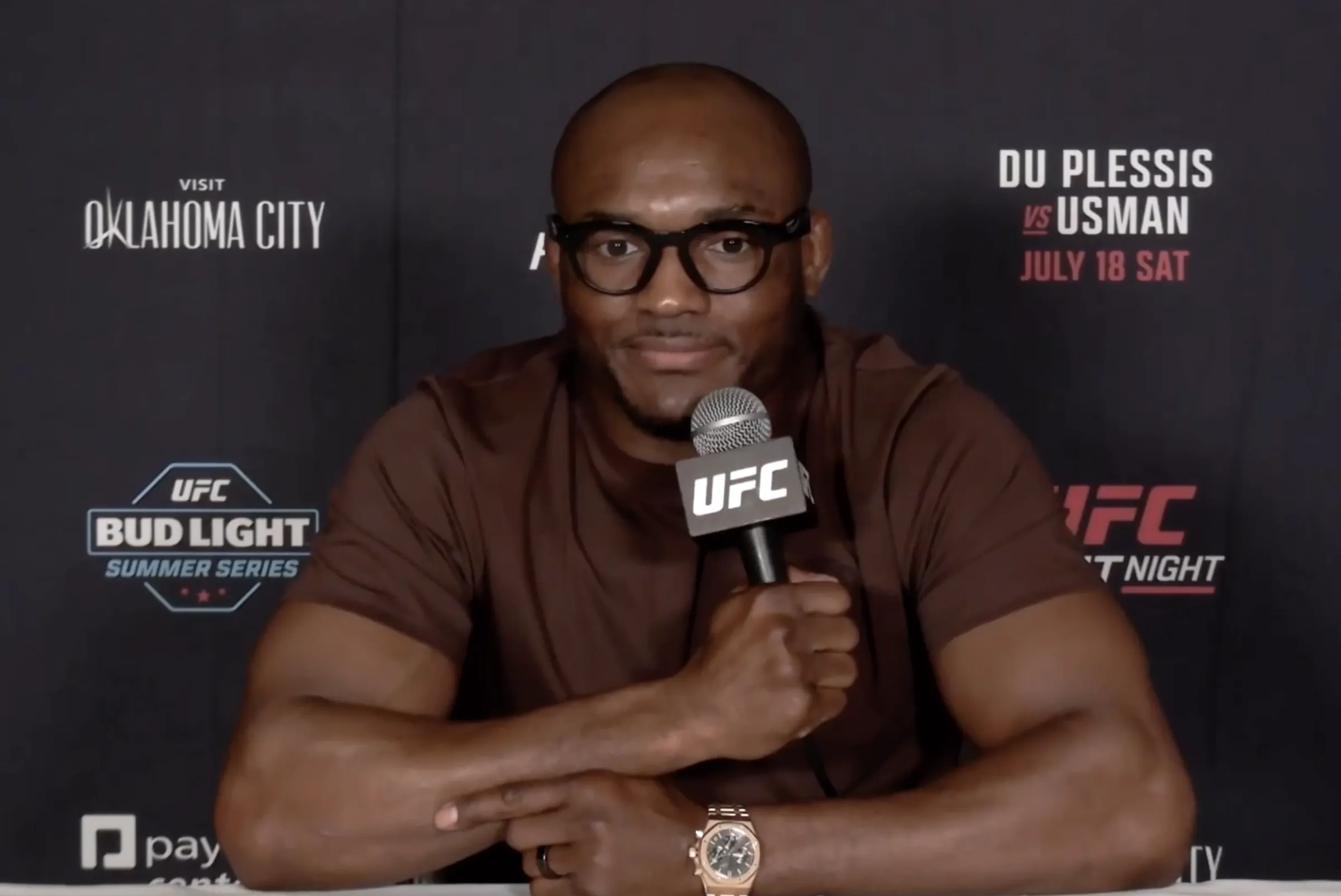 Kamaru Usman Define Próximos Alvos Pós-UFC Oklahoma City: Luta por Título Contra Sean Strickland ou Islam Makhachev em Jogo