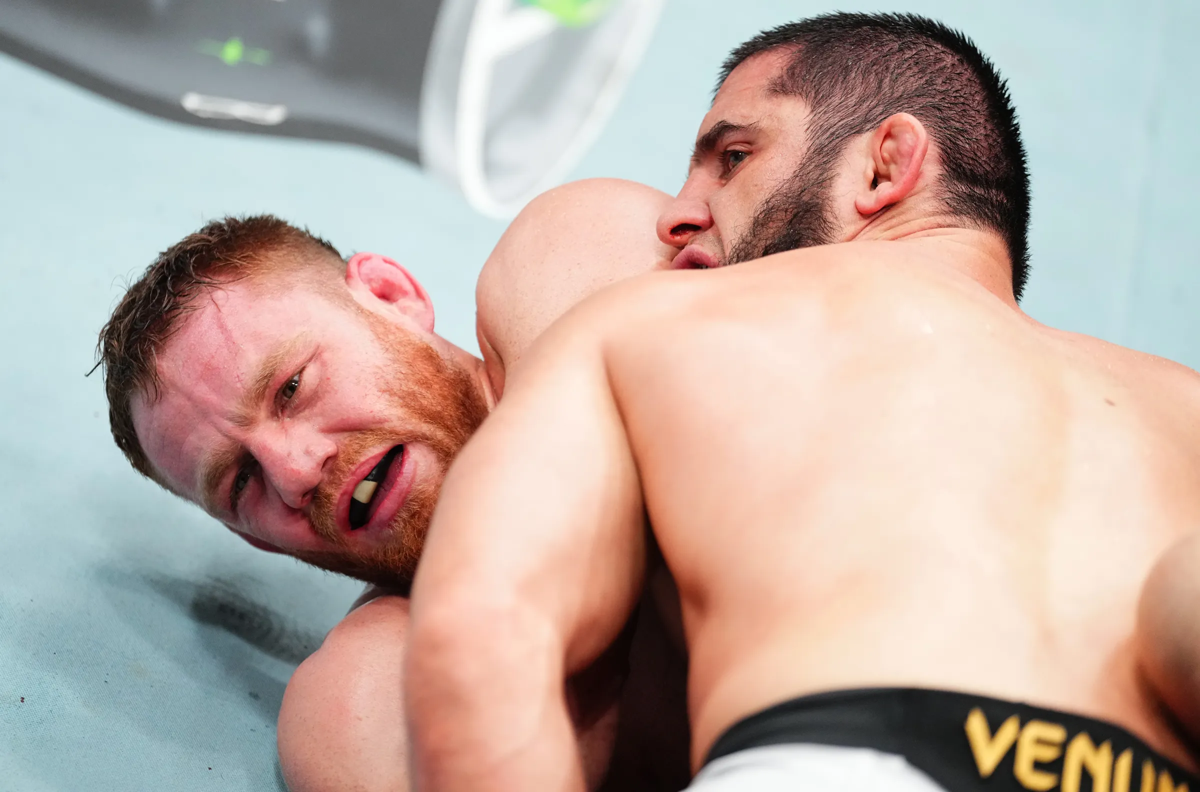 Ian Machado Garry Critica Tática de ‘Cobertor’ de Islam Makhachev para o UFC 330 e Garante: ‘Não Será Uma Luta Chata Para Ninguém’