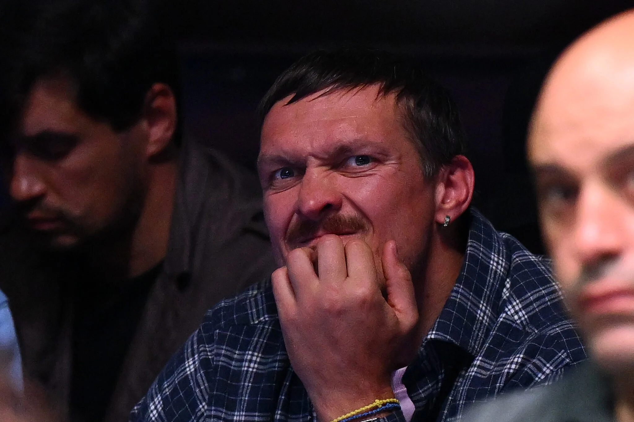Oleksandr Usyk revela rótulos perfeitos para Deontay Wilder e Jon Jones, aquecendo o cenário para sua luta final histórica no boxe!