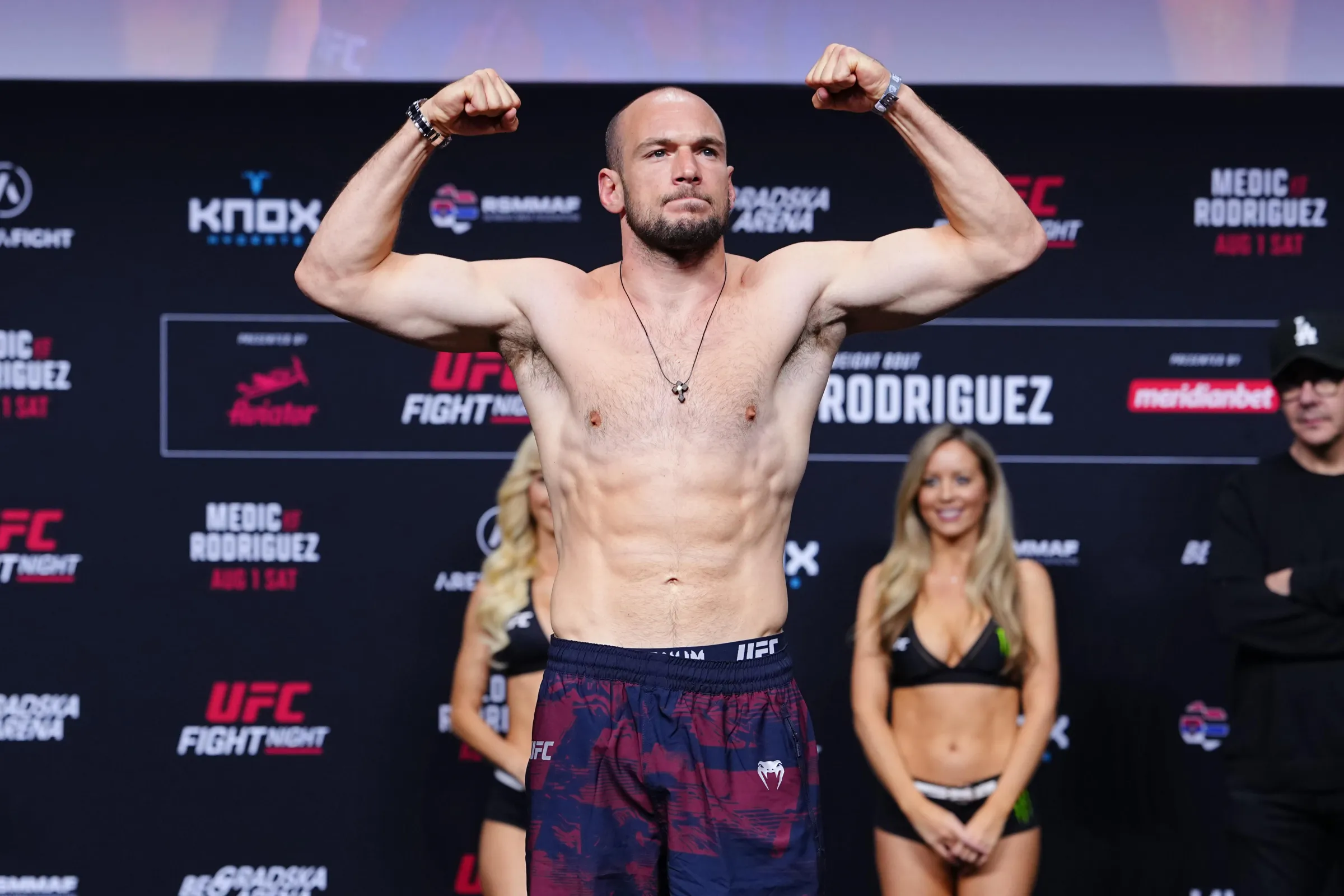 UFC Belgrado: Horário, Card Completo, Lutas Cruciais e o Duelo Eletrizante Medic x Rodriguez na Sérvia