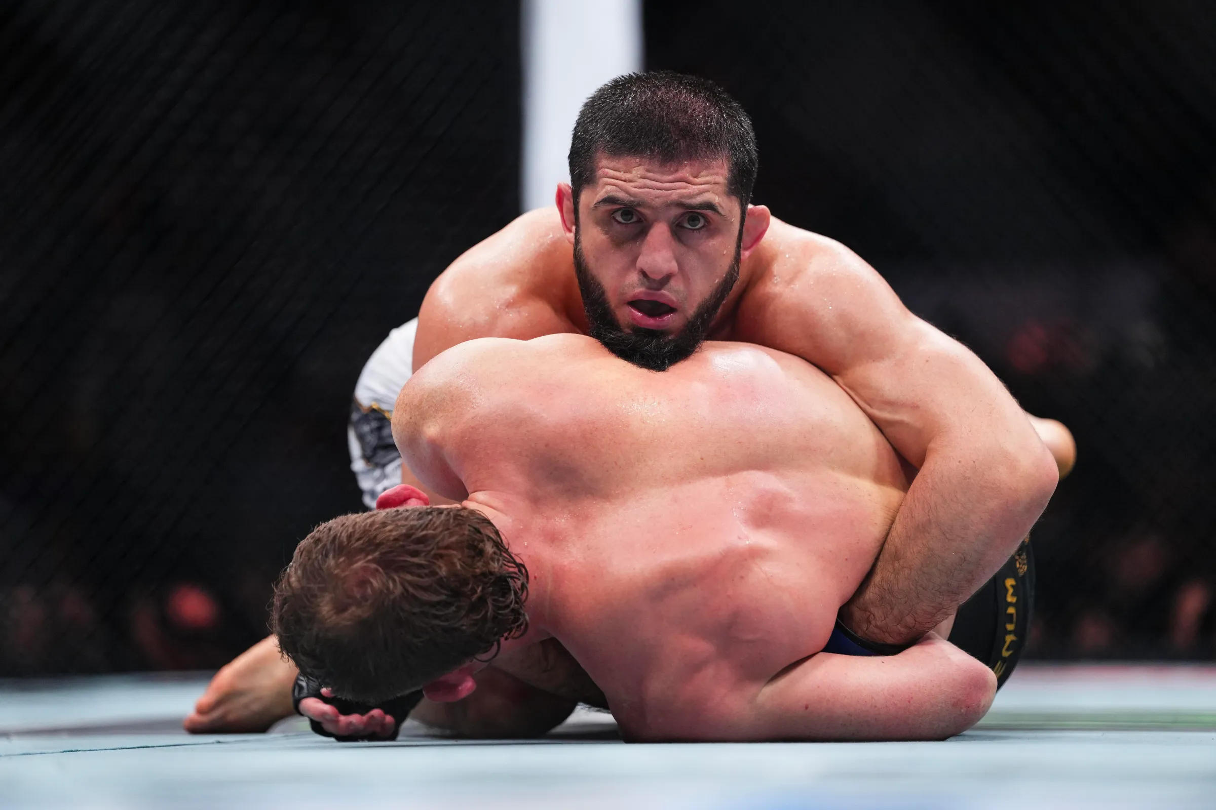 Islam Makhachev Rejeita Aposentadoria no UFC 330 e Visa Quebrar Recordes Históricos e Explorar o Boxe Profissional