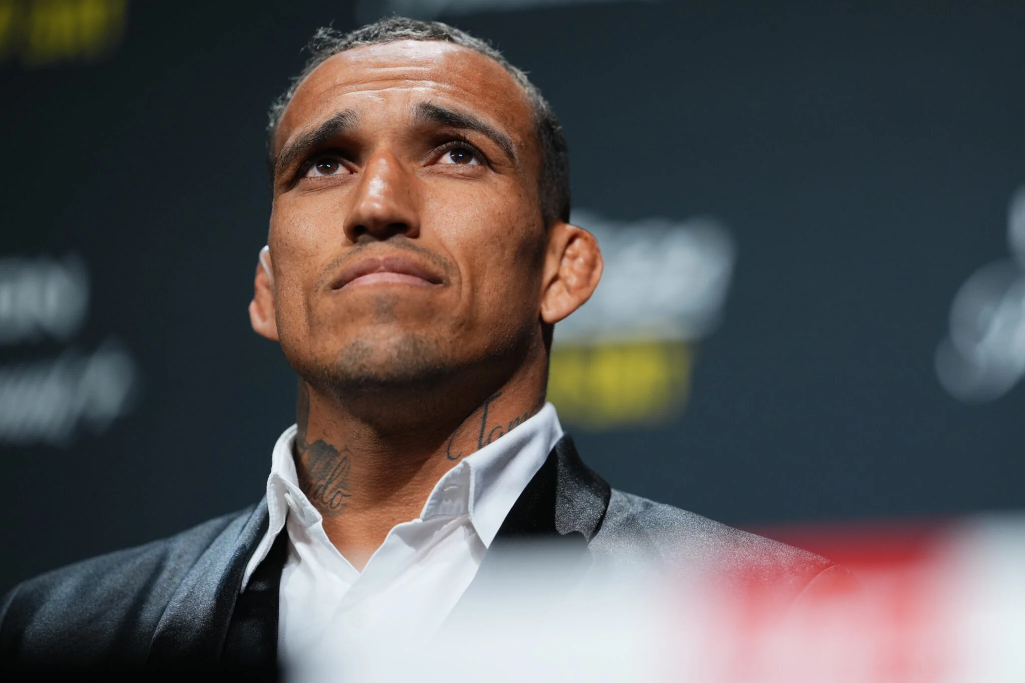 Luto no MMA: Charles Oliveira Presta Emocionante Homenagem a Allan Nascimento Após Morte Repentina, Declarando ‘Eu Te Amo, Irmão’ e Compartilhando Lição de Vida