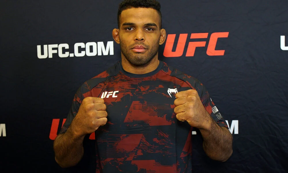 Do Campo ao Octógono: Manoel Sousa Revela Segredo da ‘Mão Pesada’ Vinda da Roça para o UFC Vegas 120