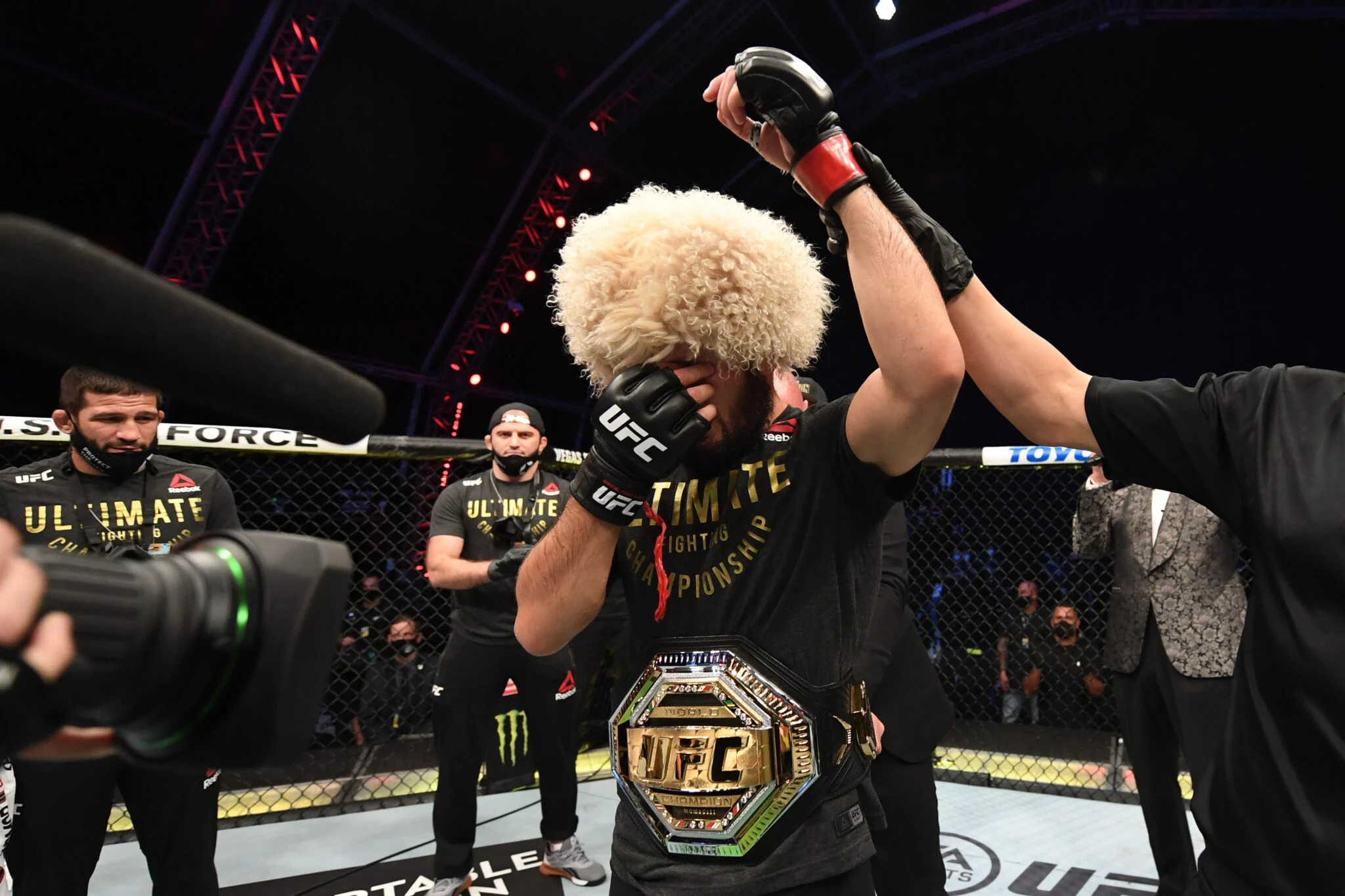 Ian Machado Garry Diverge de Conor McGregor e Defende ‘Aposentadoria Precoce’ de Khabib Nurmagomedov às Vésperas do UFC 330