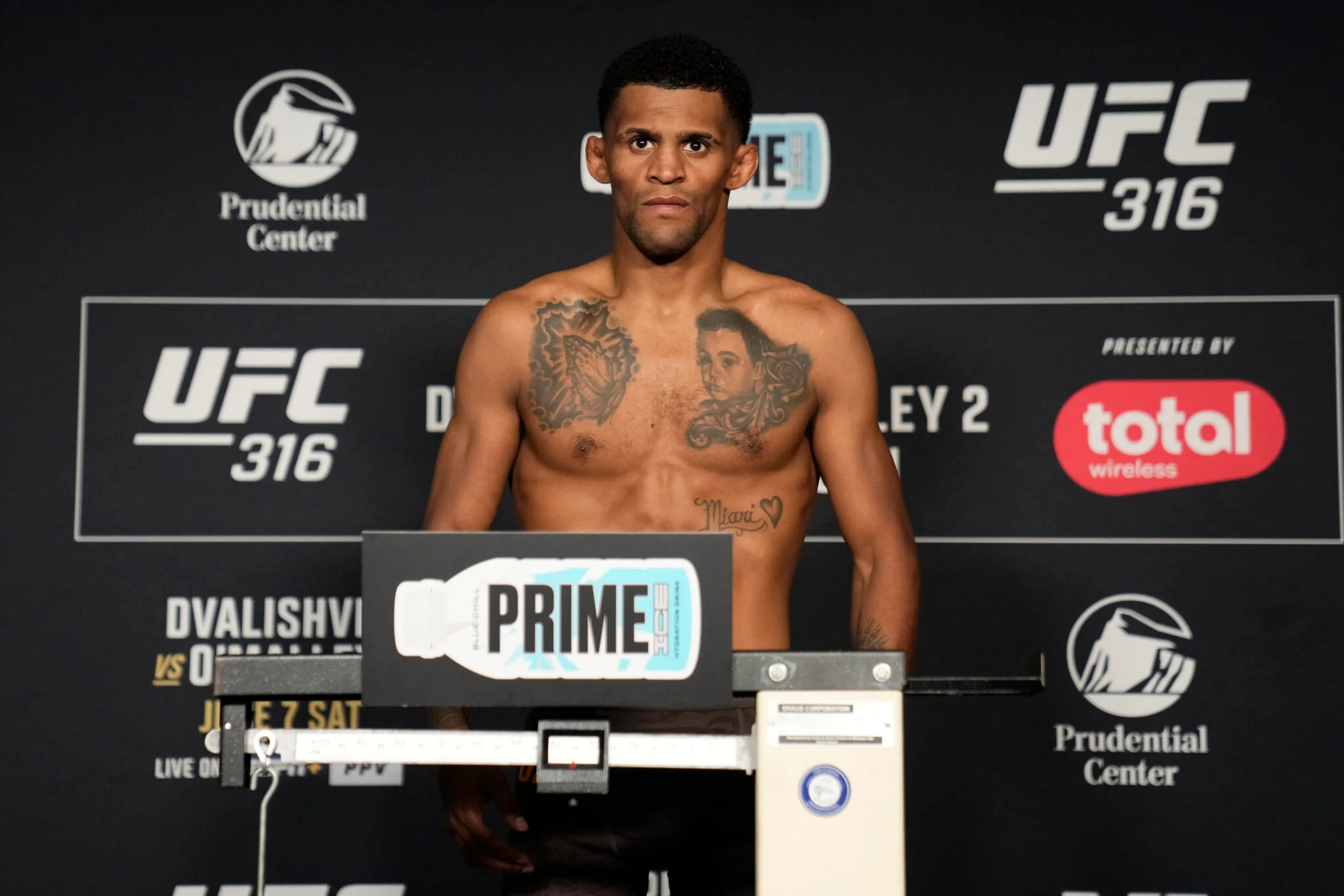 Ex-estrela do UFC, Patchy Mix choca fãs ao falhar pesagem por mais de 6 libras em luta crucial no RIZIN, agravando má fase