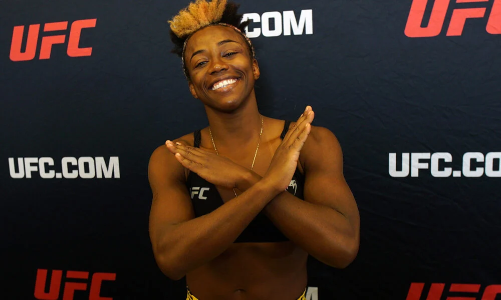Montanha do UFC manda recado ousado após finalização: “Vim para ser campeão peso-pesado do mundo!”