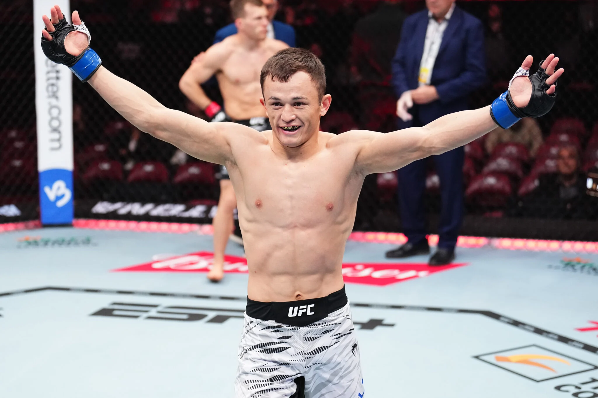 UFC Choca Fãs: Três Lutadores com 19 Aparições Combinadas, Incluindo Cody Gibson e Hailey Cowan, São Removidos do Roster Após Recentes Derrotas