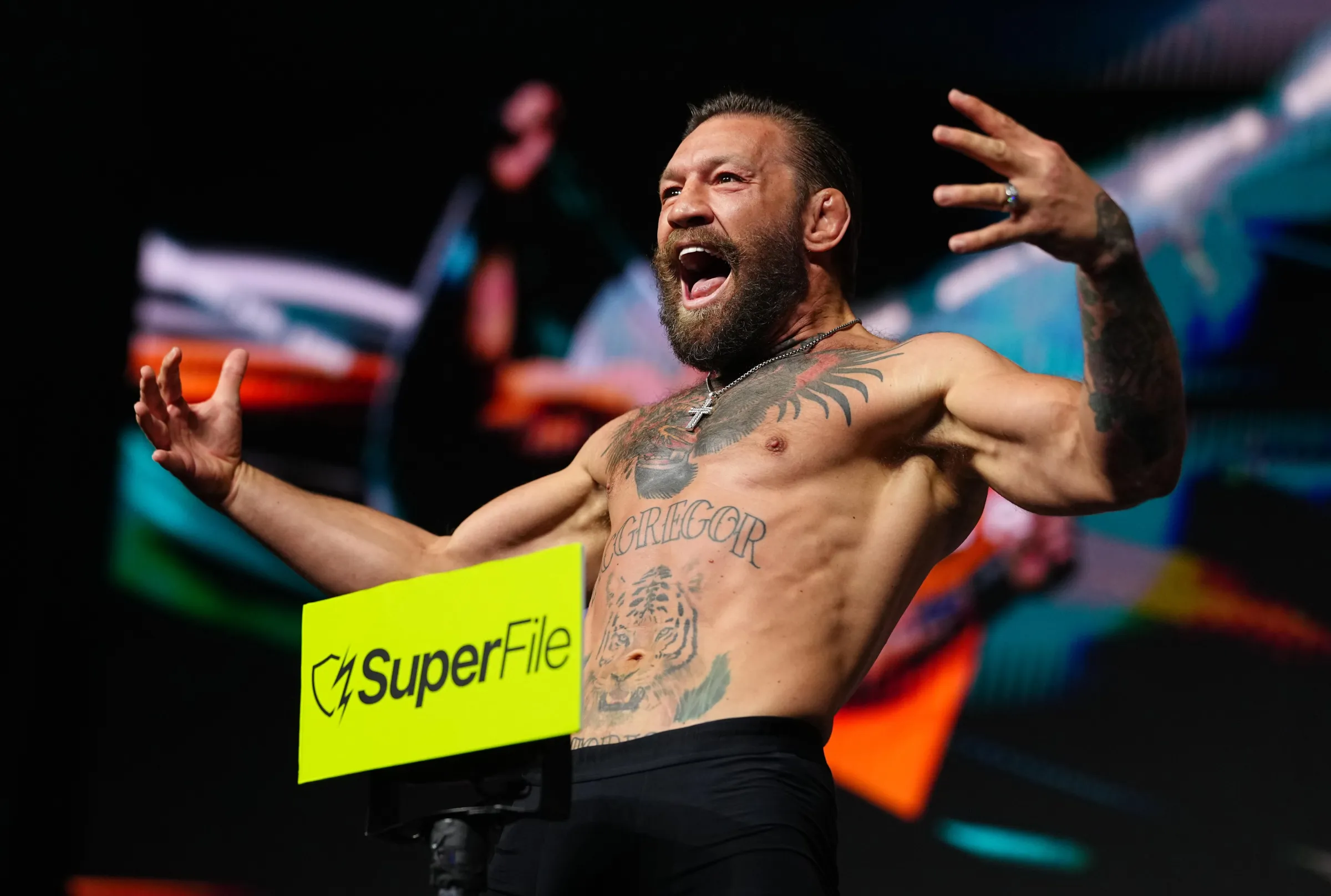 Conor McGregor, o ‘Mystic Mac’, Choca o Mundo com Previsão Audaciosa: Ian Garry Nocauteia Islam Makhachev com Chute na Cabeça no UFC 330