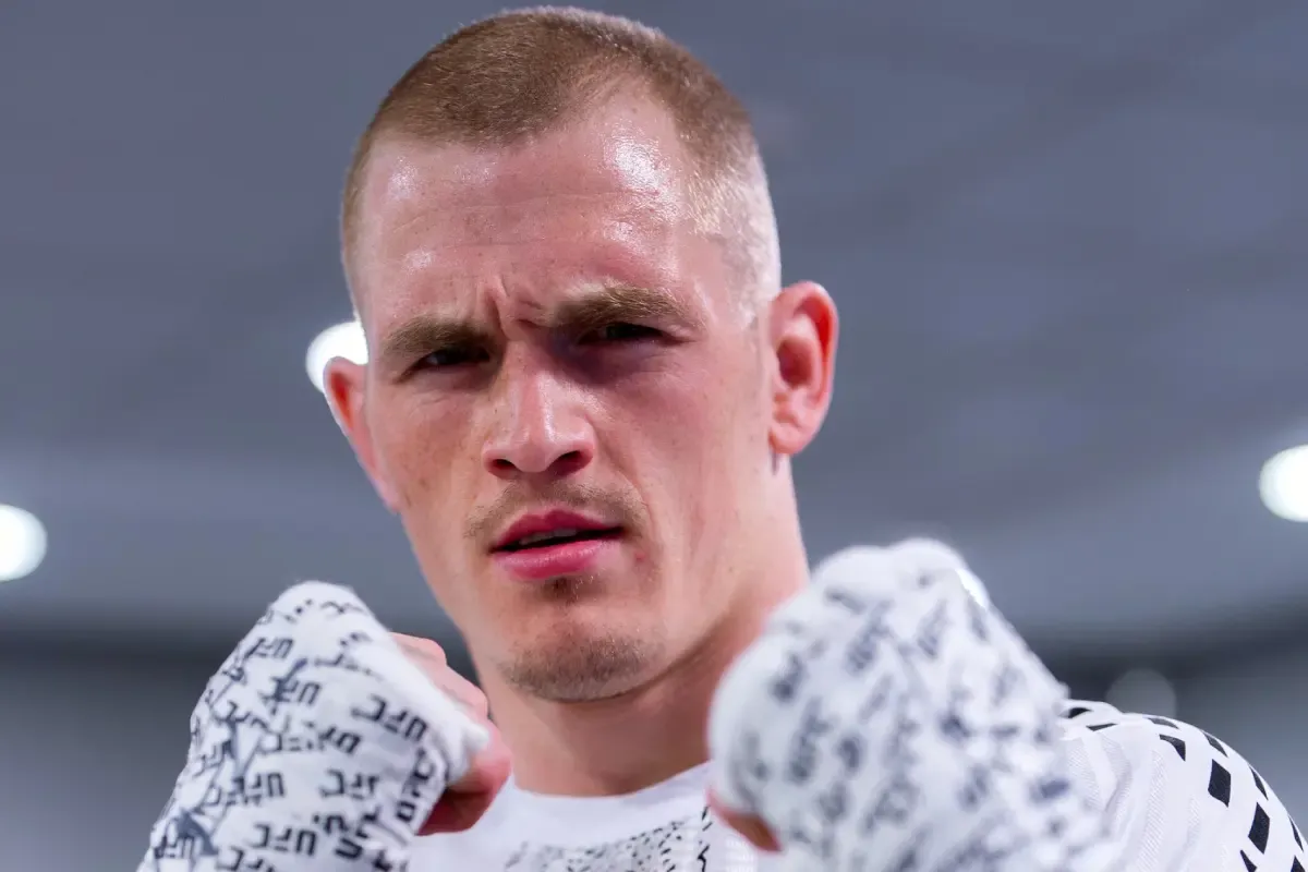 Conor McGregor surpreende e revela estratégia ousada para Ian Garry nocautear Islam Makhachev no UFC 330 com golpe devastador