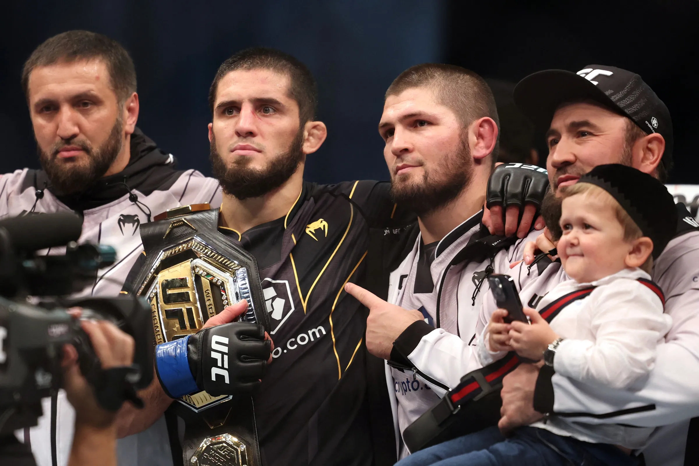 Daniel Cormier revela ‘algo diferente’ de Khabib Nurmagomedov e o coloca acima de Islam Makhachev em debate no UFC