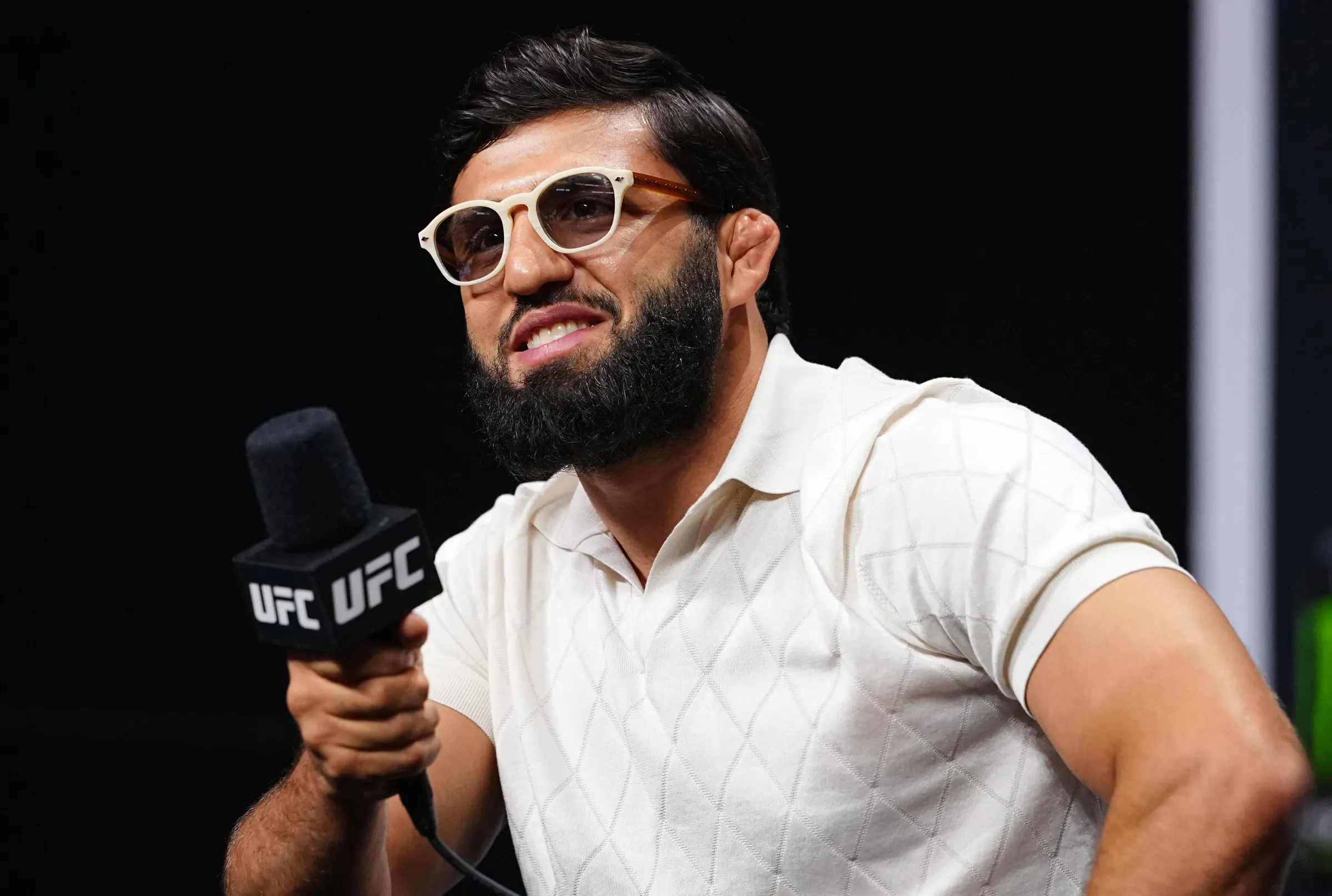 Fim da Geladeira! Arman Tsarukyan Deixa a ‘Doghouse’ de Dana White e Garante Co-Main Event no UFC 331 Rumo ao Cinturão