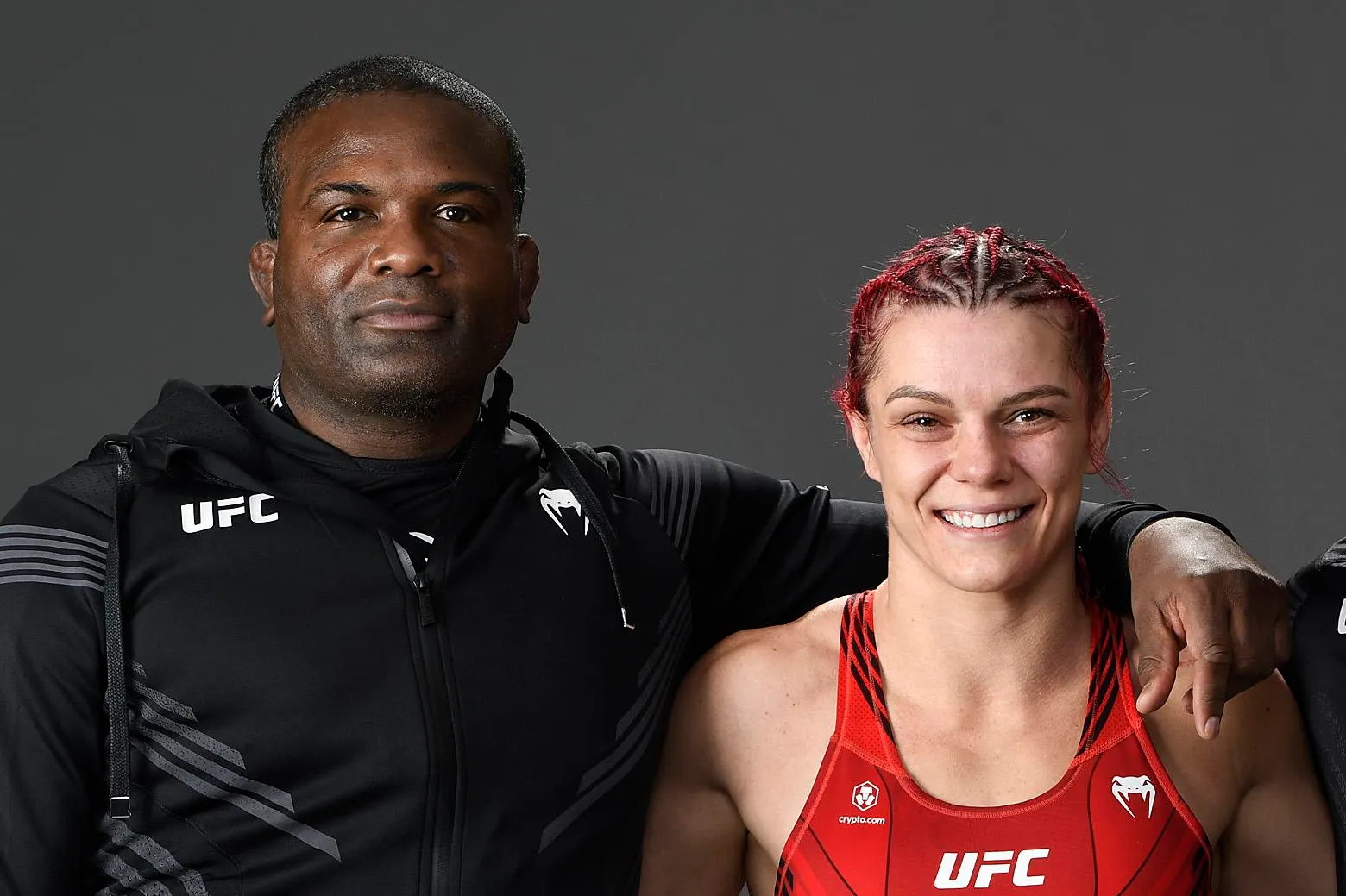 Din Thomas Vira Alvo de Críticas por ‘Abandonar’ Gillian Robertson Após Derrota no UFC 330 e Anunciar Aposentadoria de Corner