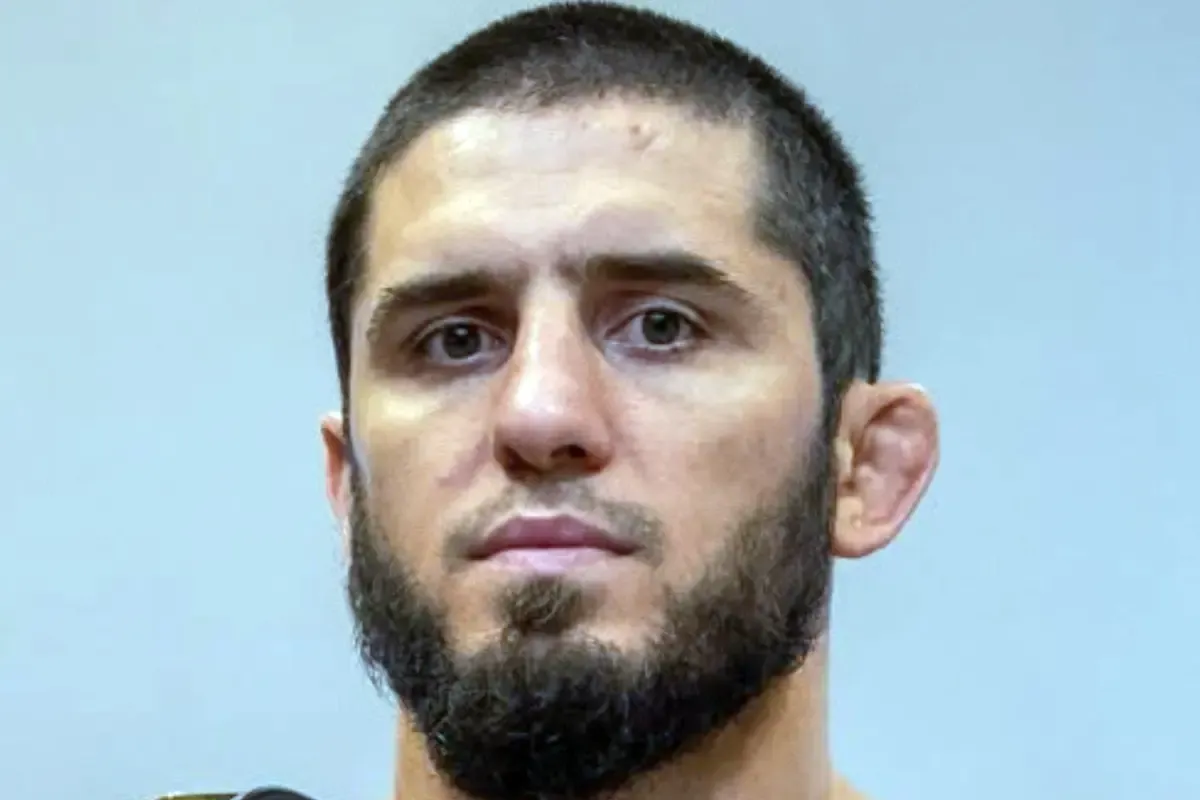 Islam Makhachev Revela Surpresa e Critica Comportamento de Ian Garry no UFC 330, Apontando Fator Chave para a Vitória no Octógono