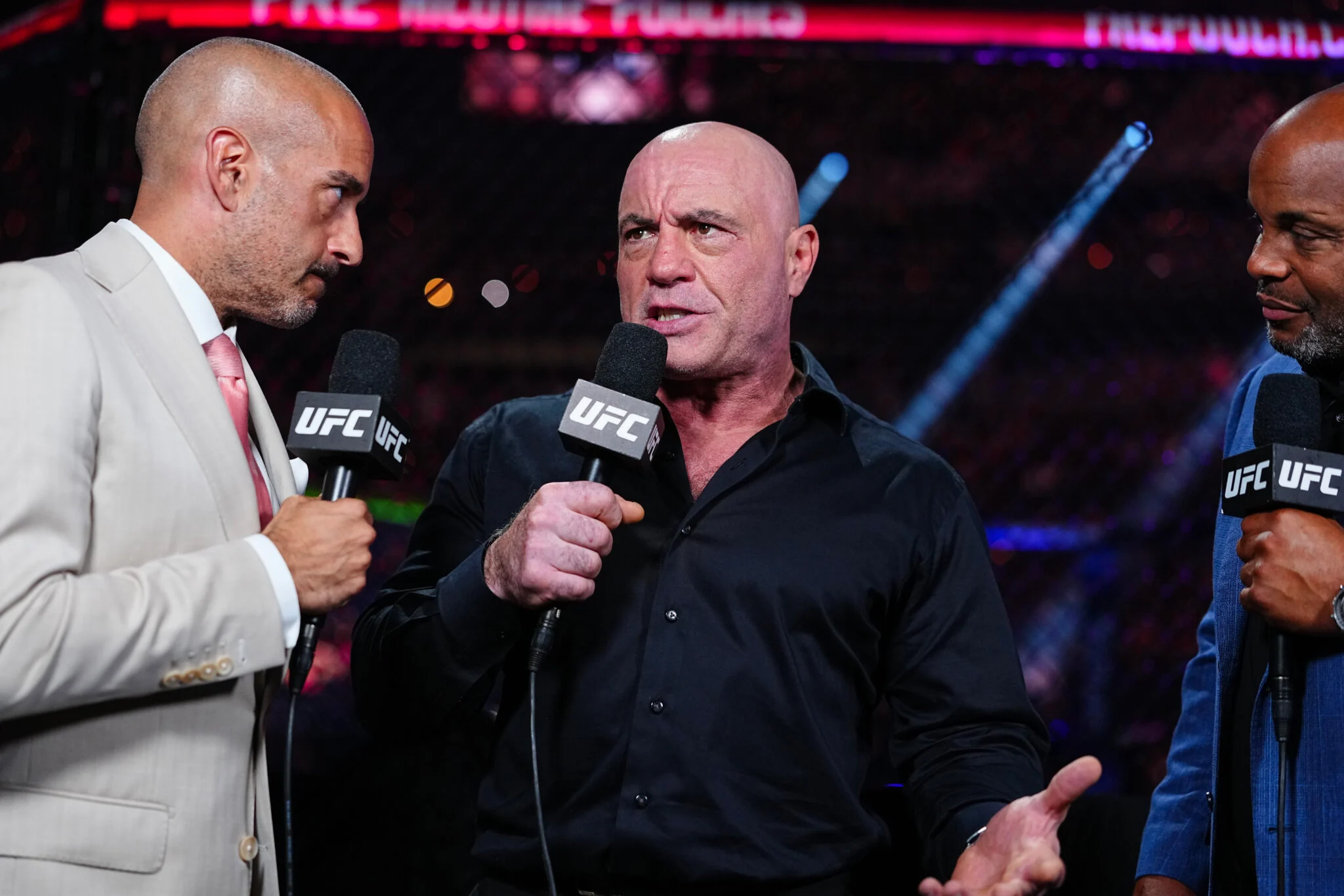 A Grande Preocupação de Joe Rogan com Islam Makhachev no Peso Meio-Médio Após Vitórias Recordes no UFC 330