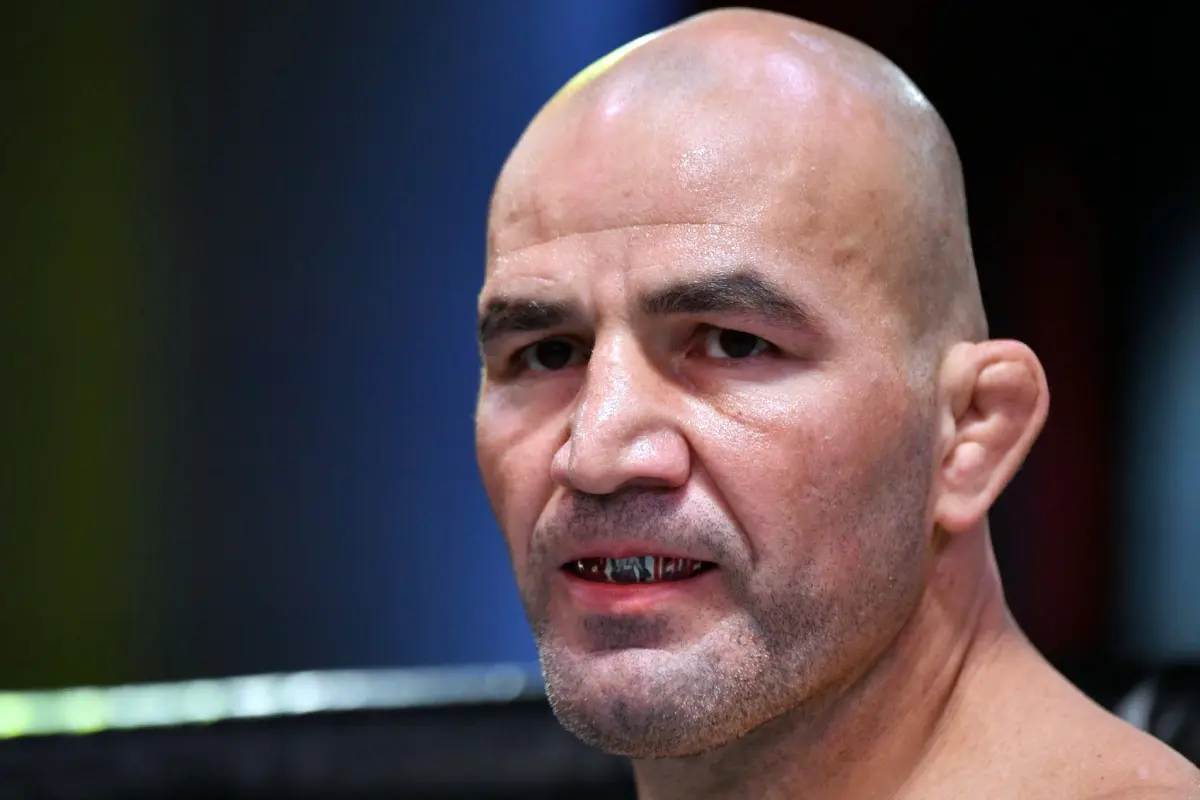 Glover Teixeira critica sequência de atuações de Herb Dean no UFC e aconselha árbitro a descansar após polêmicas com Poatan e Michel Pereira