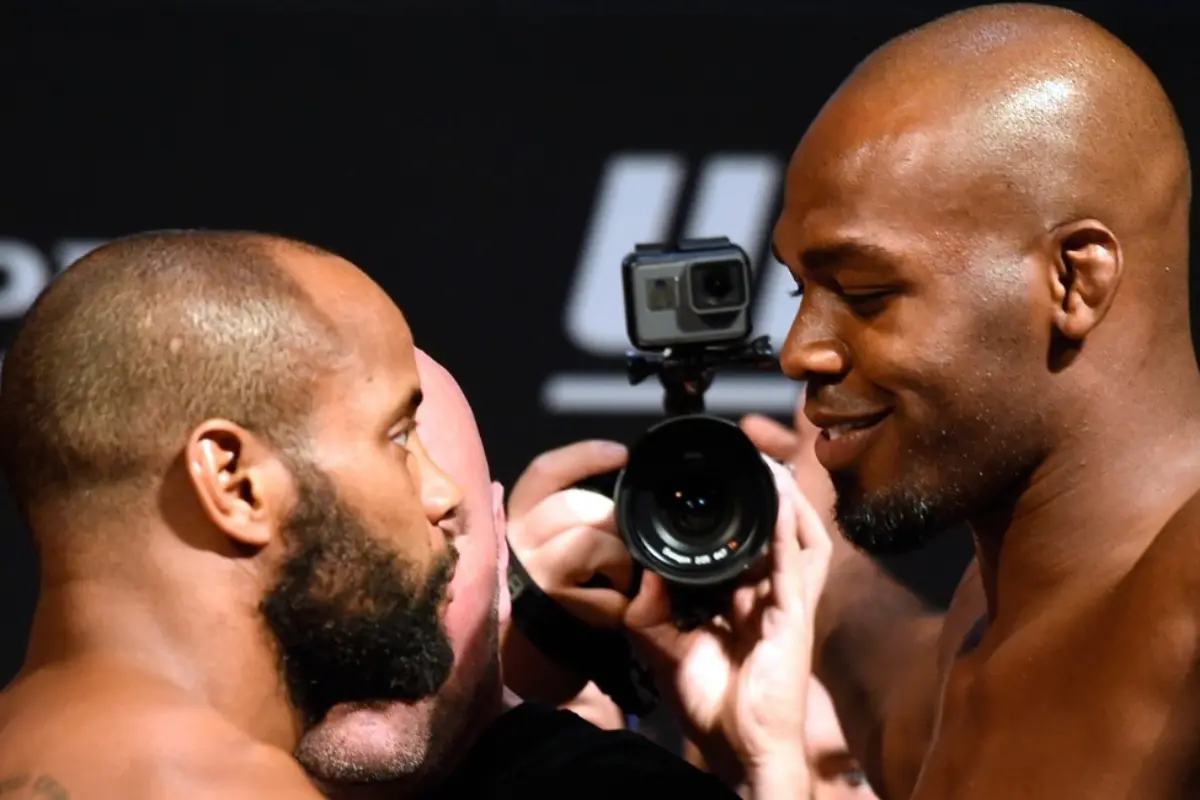 Jon Jones detona Daniel Cormier em explosão nas redes sociais e acusa rival de ‘inveja profunda’ após exclusão da lista de maiores GOATs do UFC