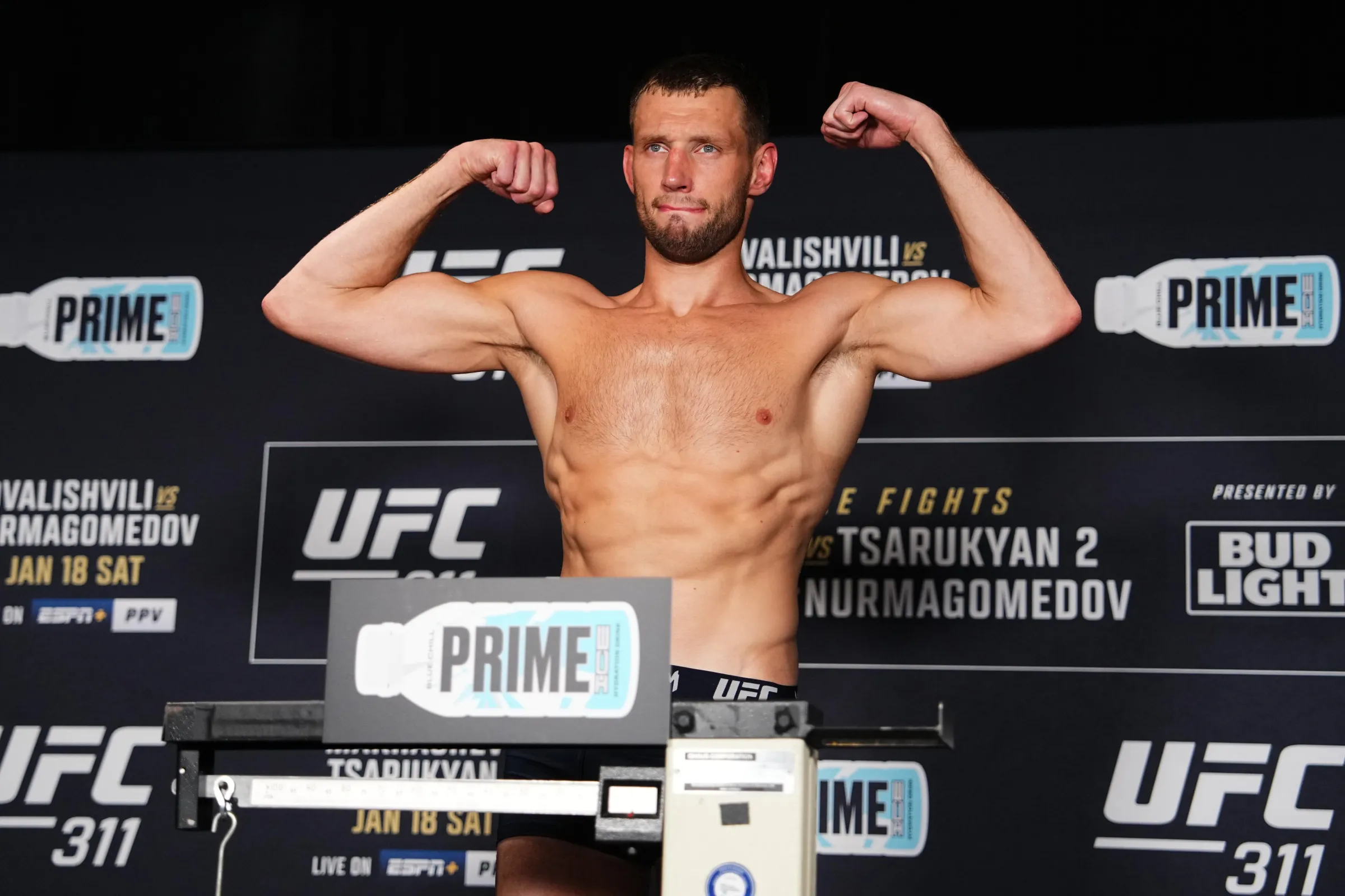 “O Que Diabos Estamos Fazendo?”: Reinier de Ridder Alerta Sobre o Perigo do Corte de Peso Extremo no MMA e Sua Mudança Crucial de Categoria no UFC