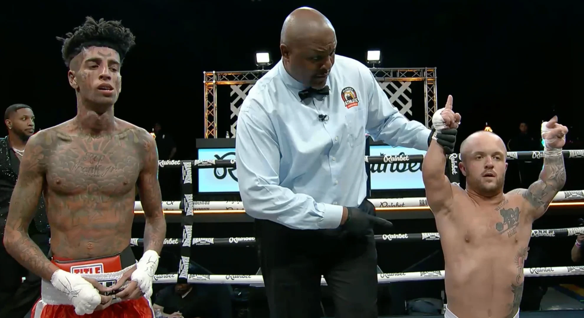 Island Boys KodiyakRedd sofre nocaute surpreendente em luta contra o ‘Anão Mais Forte do Mundo’ Jeremy Smith em Miami