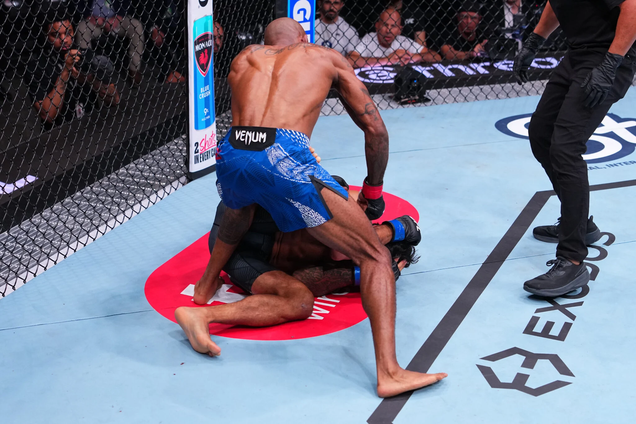 Lerryan Douglas perde a visão instantaneamente em luta do UFC Sacramento após fratura orbital e buscará especialista
