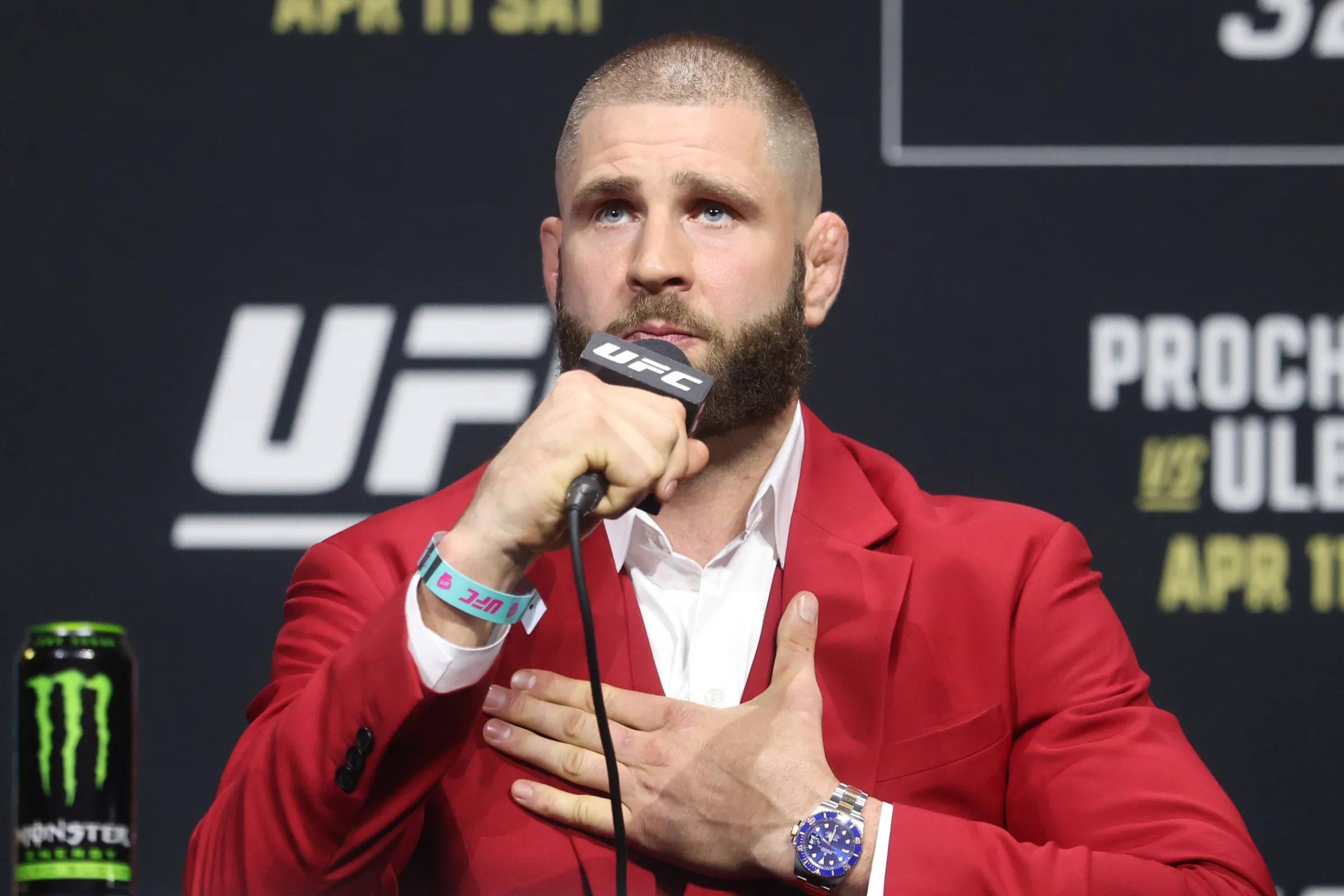 Jiri Prochazka Desmente Rumores de Luta na Internet: ‘Não Acreditem em Qualquer Besteira’ e Foca em Retorno Estratégico ao UFC