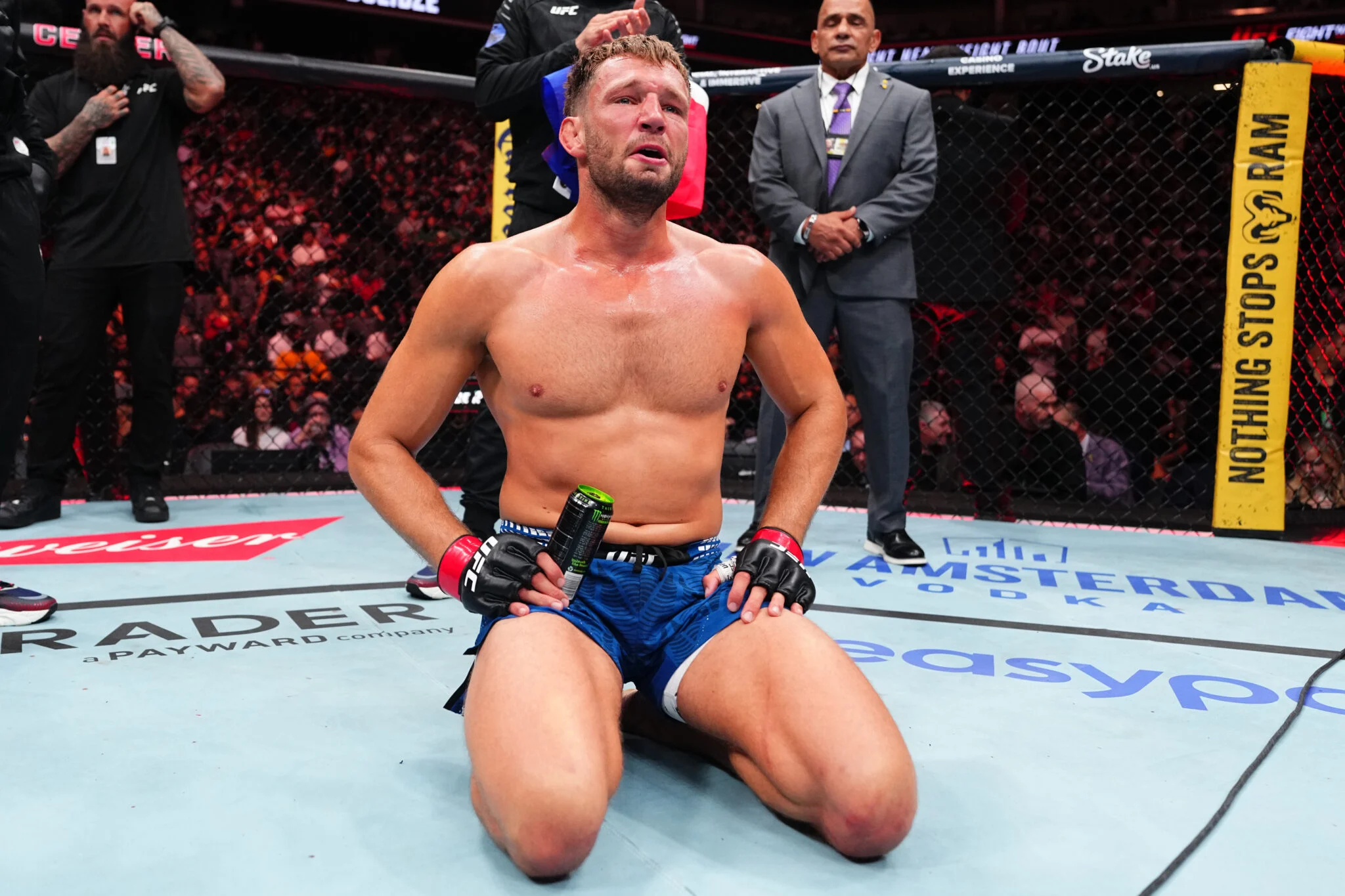 Reinier De Ridder Agita o UFC, Supera Ex-Campeão e Dispara no Top 10 Peso-Meio-Pesado Após Vitória Espetacular