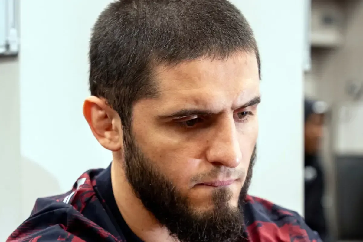 Islam Makhachev, campeão do UFC, reconhece desafios e mostra respeito por próximos rivais perigosos nos meio-médios após vitória exigente