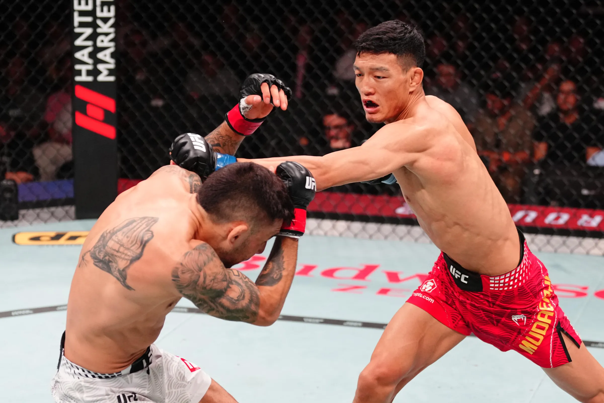 UFC Shanghai: Desvende as Previsões Chave e Análise de Odds das Lutas Principais para o Google Discover