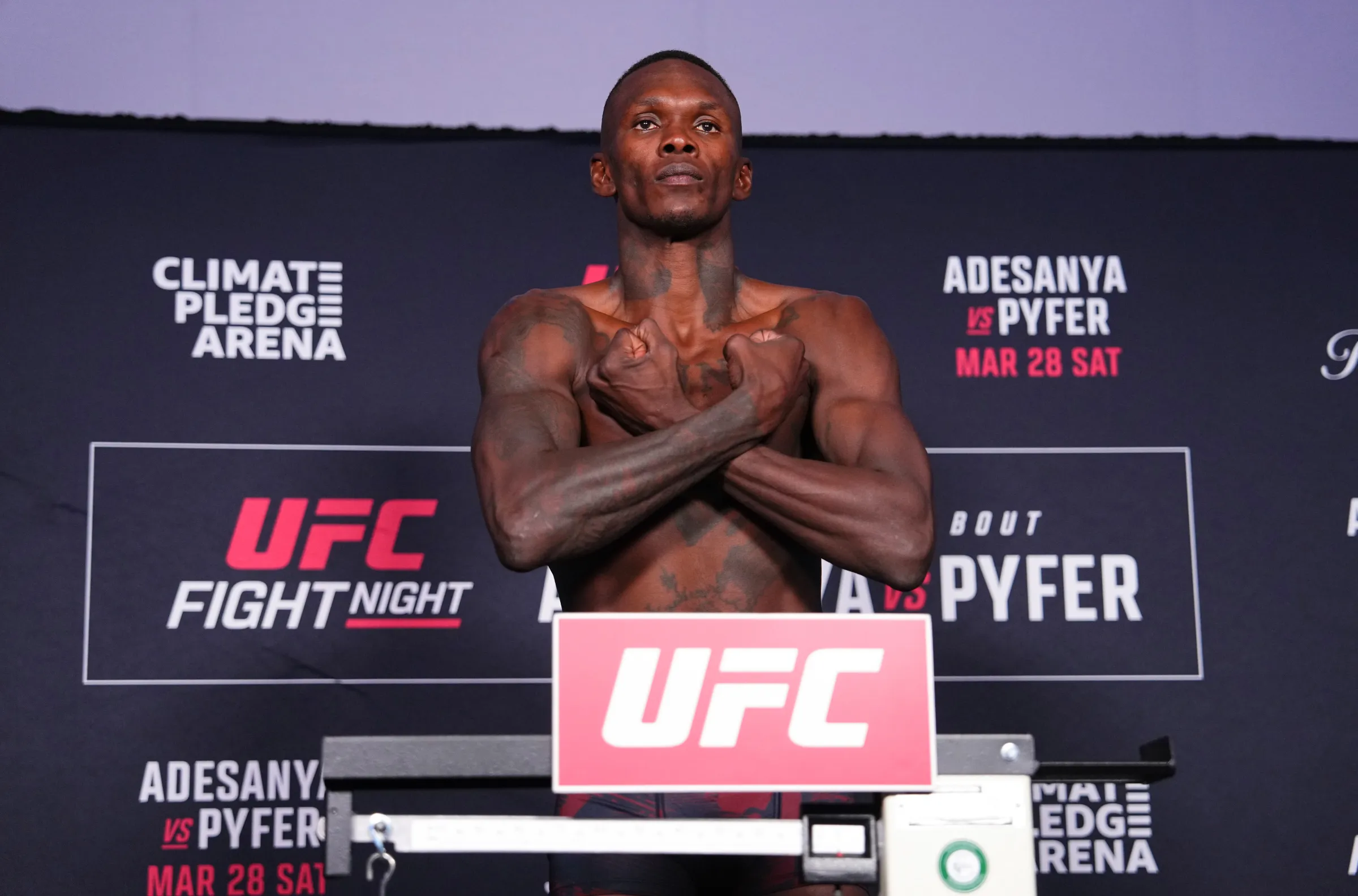 Israel Adesanya Surpreende com Novo Camp na Austrália ao Lado de Alexander Volkanovski: Ex-campeão do UFC Busca Reviravolta Após Fase Difícil